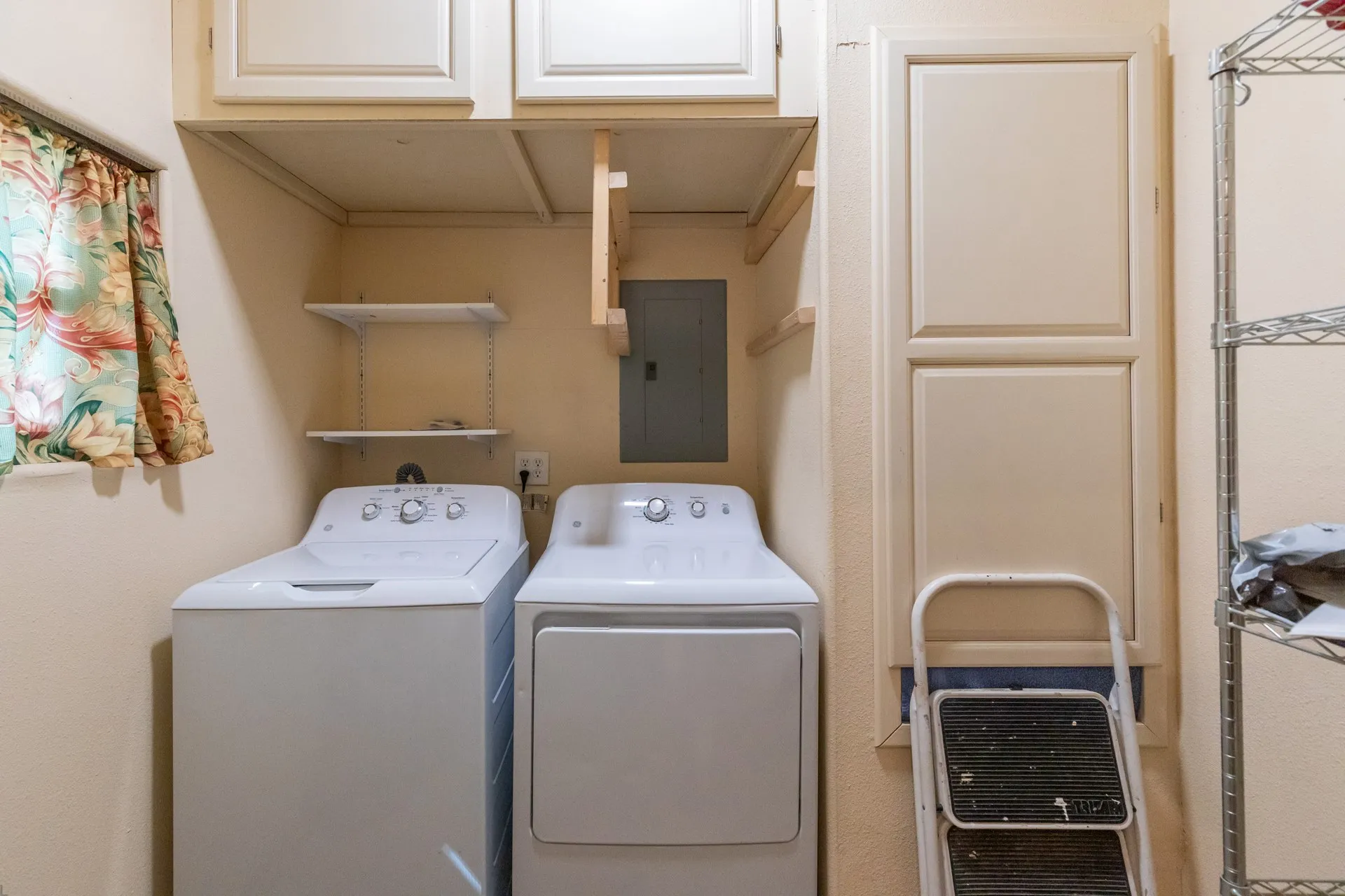 Single Family Residence For Sale in Callahan County , 832 Peyton Street, Baird, Texas 79504, 3 Bedroom, 2 Bathroom, 2 Garage spaces, 1,454 Sqft, built in 1909, mls#21345686, Real Estate Agent in Baird, Homes For Sale in Callahan county, Homes For Sale in Baird, Realtor in Baird Texas, Real Estate Brokerage Independent Realty Texas, Luminita Cordes Realtor