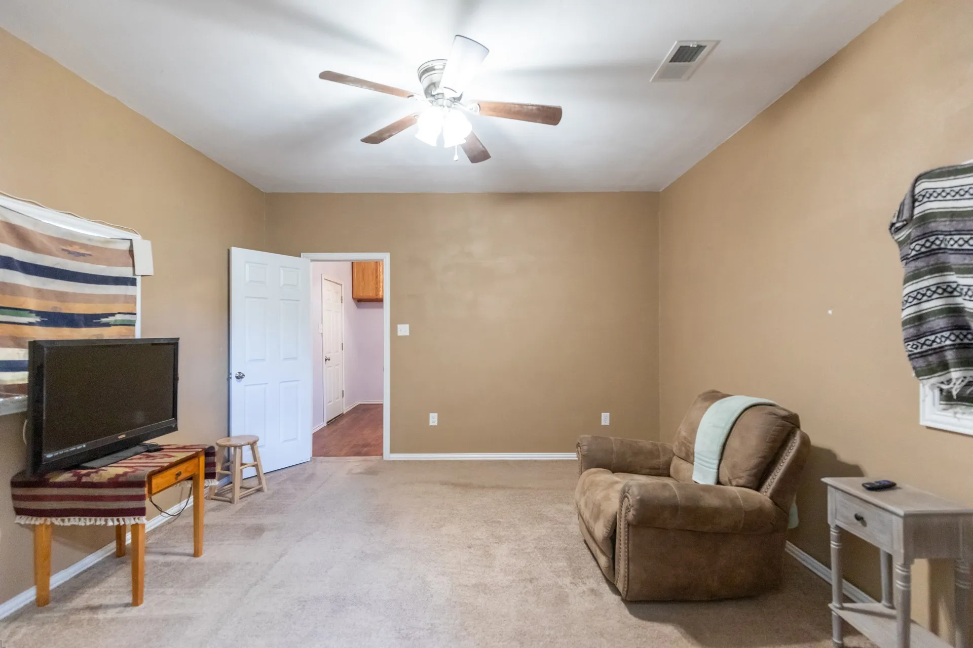 Single Family Residence For Sale in Callahan County , 832 Peyton Street, Baird, Texas 79504, 3 Bedroom, 2 Bathroom, 2 Garage spaces, 1,454 Sqft, built in 1909, mls#21345686, Real Estate Agent in Baird, Homes For Sale in Callahan county, Homes For Sale in Baird, Realtor in Baird Texas, Real Estate Brokerage Independent Realty Texas, Luminita Cordes Realtor