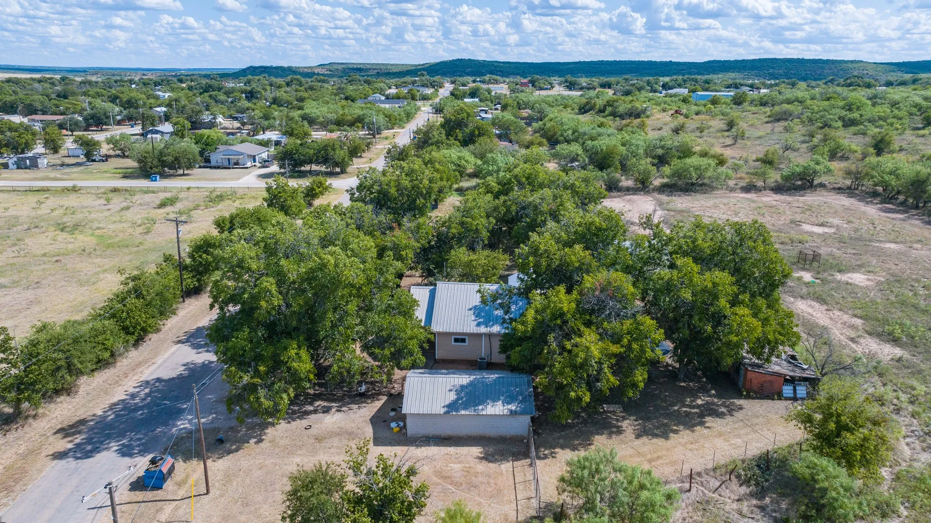 Single Family Residence For Sale in Callahan County , 832 Peyton Street, Baird, Texas 79504, 3 Bedroom, 2 Bathroom, 2 Garage spaces, 1,454 Sqft, built in 1909, mls#21345686, Real Estate Agent in Baird, Homes For Sale in Callahan county, Homes For Sale in Baird, Realtor in Baird Texas, Real Estate Brokerage Independent Realty Texas, Luminita Cordes Realtor