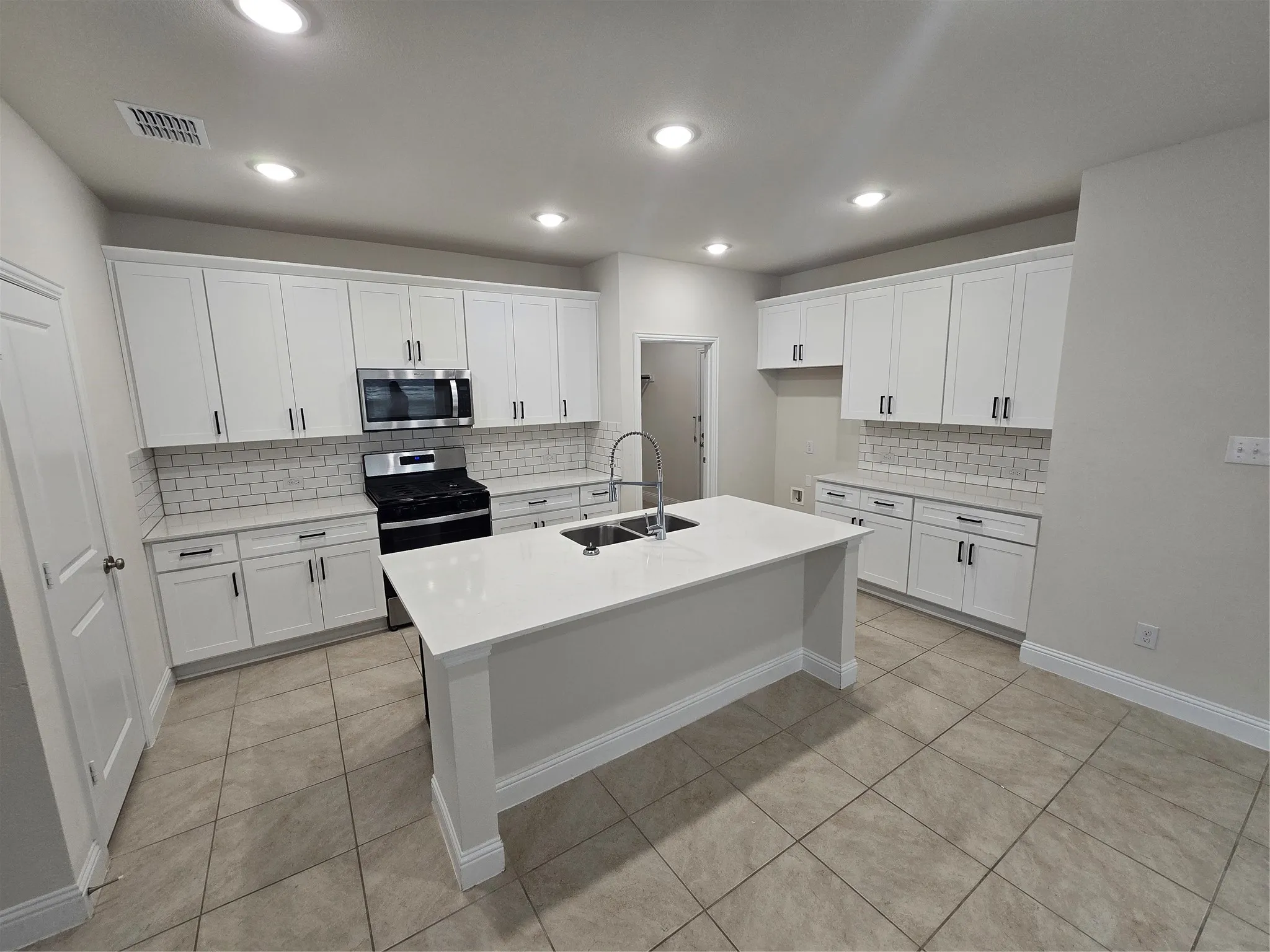Single Family Residence For Rent in Kaufman County , 1805 Acosta Drive, Forney, Texas 75126, 4 Bedroom, 3 Bathroom, 2 Garage spaces, 2,728 Sqft, built in 2024, mls#21355091, Real Estate Agent in Forney, Homes For Rent in Kaufman county, Homes For Rent in Forney, Realtor in Forney Texas, Real Estate Brokerage Independent Realty Texas, Luminita Cordes Realtor