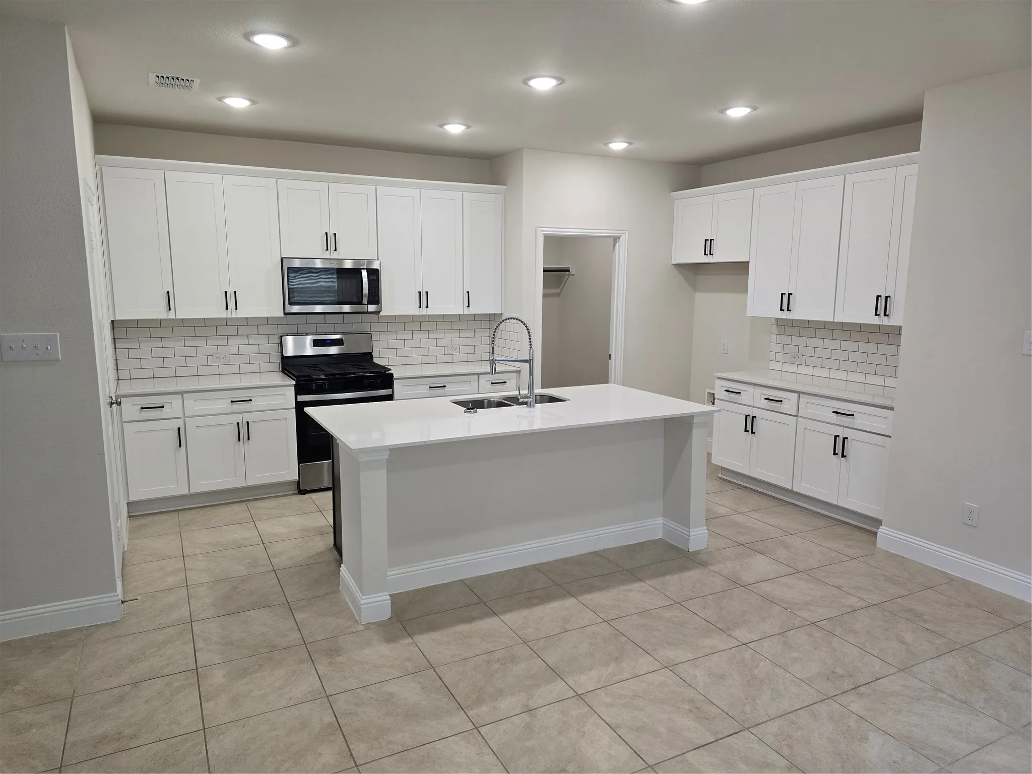 Single Family Residence For Rent in Kaufman County , 1805 Acosta Drive, Forney, Texas 75126, 4 Bedroom, 3 Bathroom, 2 Garage spaces, 2,728 Sqft, built in 2024, mls#21355091, Real Estate Agent in Forney, Homes For Rent in Kaufman county, Homes For Rent in Forney, Realtor in Forney Texas, Real Estate Brokerage Independent Realty Texas, Luminita Cordes Realtor