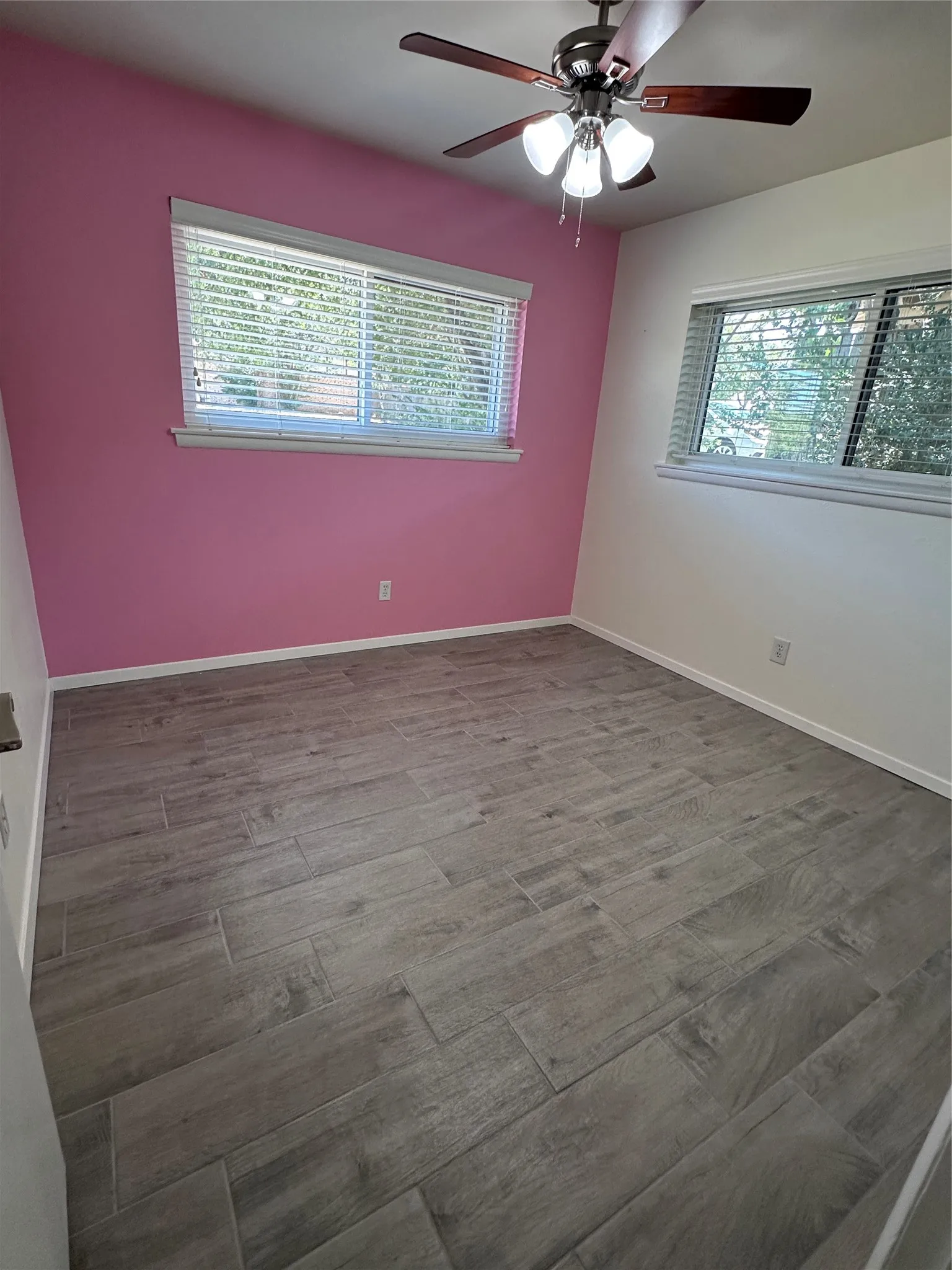 Single Family Residence For Sale in Tarrant County , 1321 Hurstview Drive, Hurst, Texas 76053, 3 Bedroom, 2 Bathroom, 2 Garage spaces, 1,524 Sqft, built in 1963, Price $305,000, mls#21355225, Real Estate Agent in Hurst, Homes For Sale in Tarrant county, Homes For Sale in Hurst, Realtor in Hurst Texas, Real Estate Brokerage Independent Realty Texas, Luminita Cordes Realtor