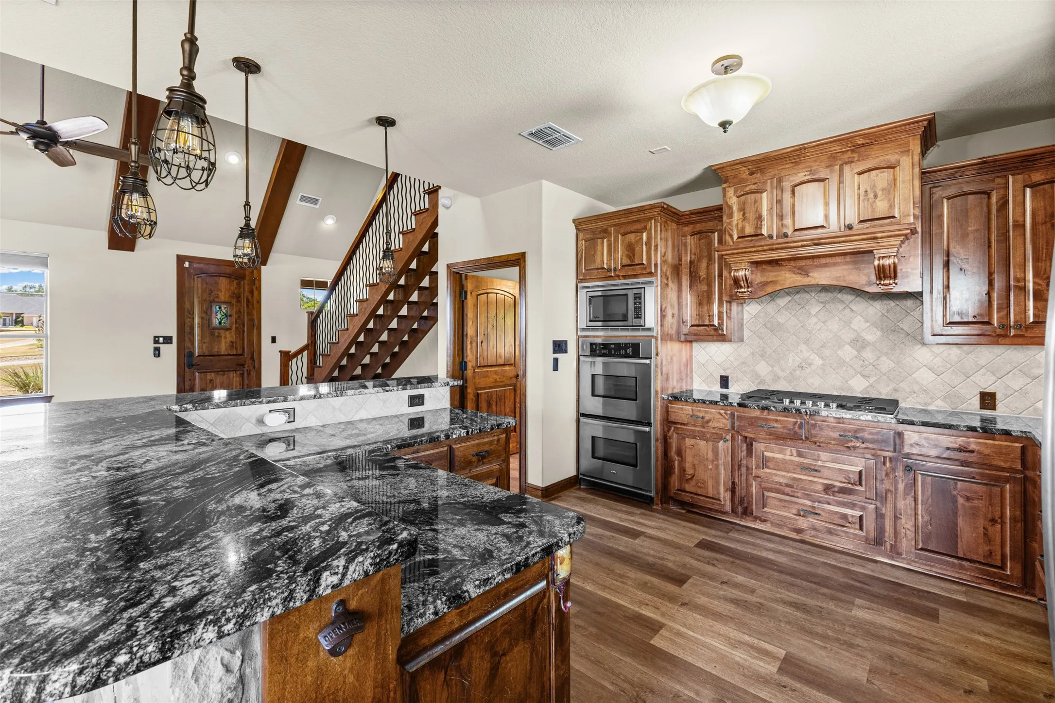 Single Family Residence For Sale in Hood County , 2407 Wills Way Drive, Granbury, Texas 76049, 3 Bedroom, 3 Bathroom, 2 Garage spaces, 2,678 Sqft, built in 2011, mls#21351686, Real Estate Agent in Granbury, Homes For Sale in Hood county, Homes For Sale in Granbury, Realtor in Granbury Texas, Real Estate Brokerage Independent Realty Texas, Luminita Cordes Realtor