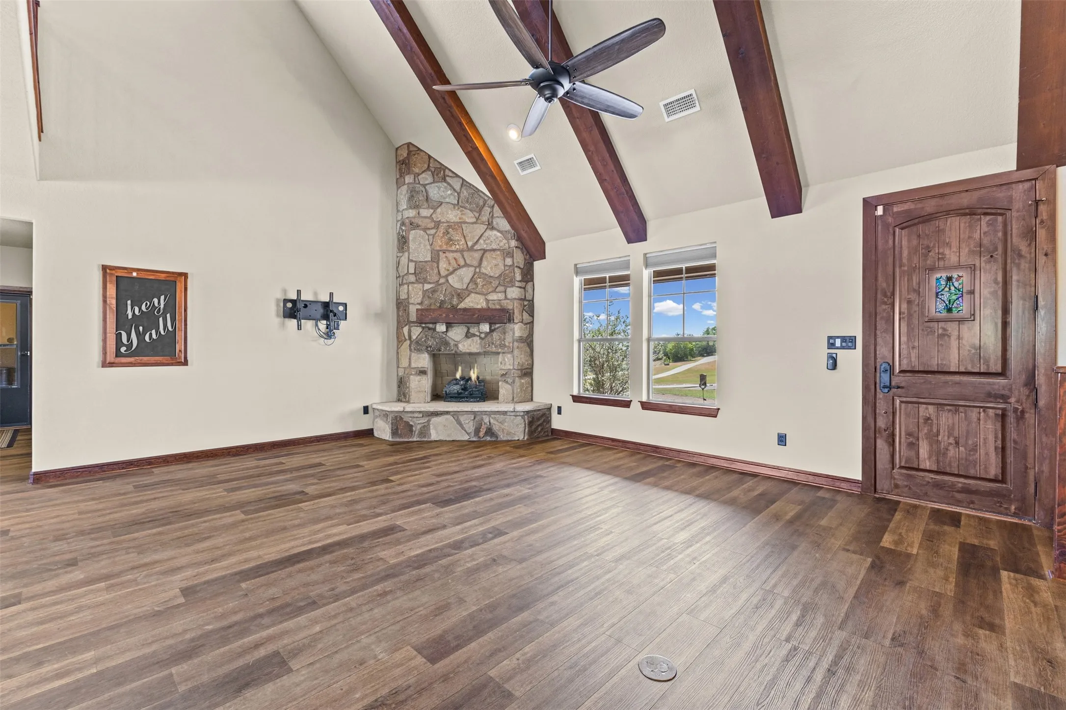 Single Family Residence For Sale in Hood County , 2407 Wills Way Drive, Granbury, Texas 76049, 3 Bedroom, 3 Bathroom, 2 Garage spaces, 2,678 Sqft, built in 2011, mls#21351686, Real Estate Agent in Granbury, Homes For Sale in Hood county, Homes For Sale in Granbury, Realtor in Granbury Texas, Real Estate Brokerage Independent Realty Texas, Luminita Cordes Realtor