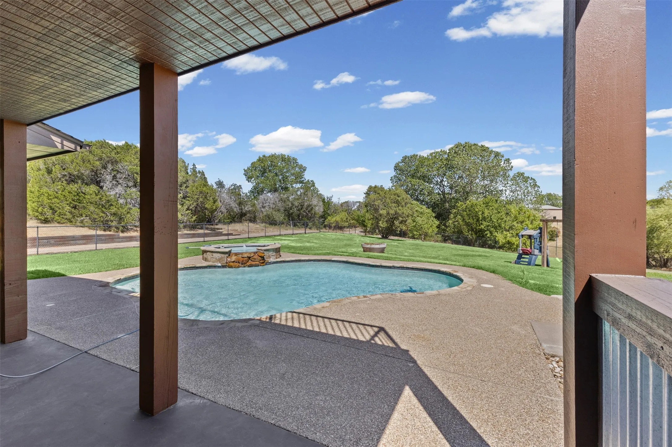 Single Family Residence For Sale in Hood County , 2407 Wills Way Drive, Granbury, Texas 76049, 3 Bedroom, 3 Bathroom, 2 Garage spaces, 2,678 Sqft, built in 2011, mls#21351686, Real Estate Agent in Granbury, Homes For Sale in Hood county, Homes For Sale in Granbury, Realtor in Granbury Texas, Real Estate Brokerage Independent Realty Texas, Luminita Cordes Realtor
