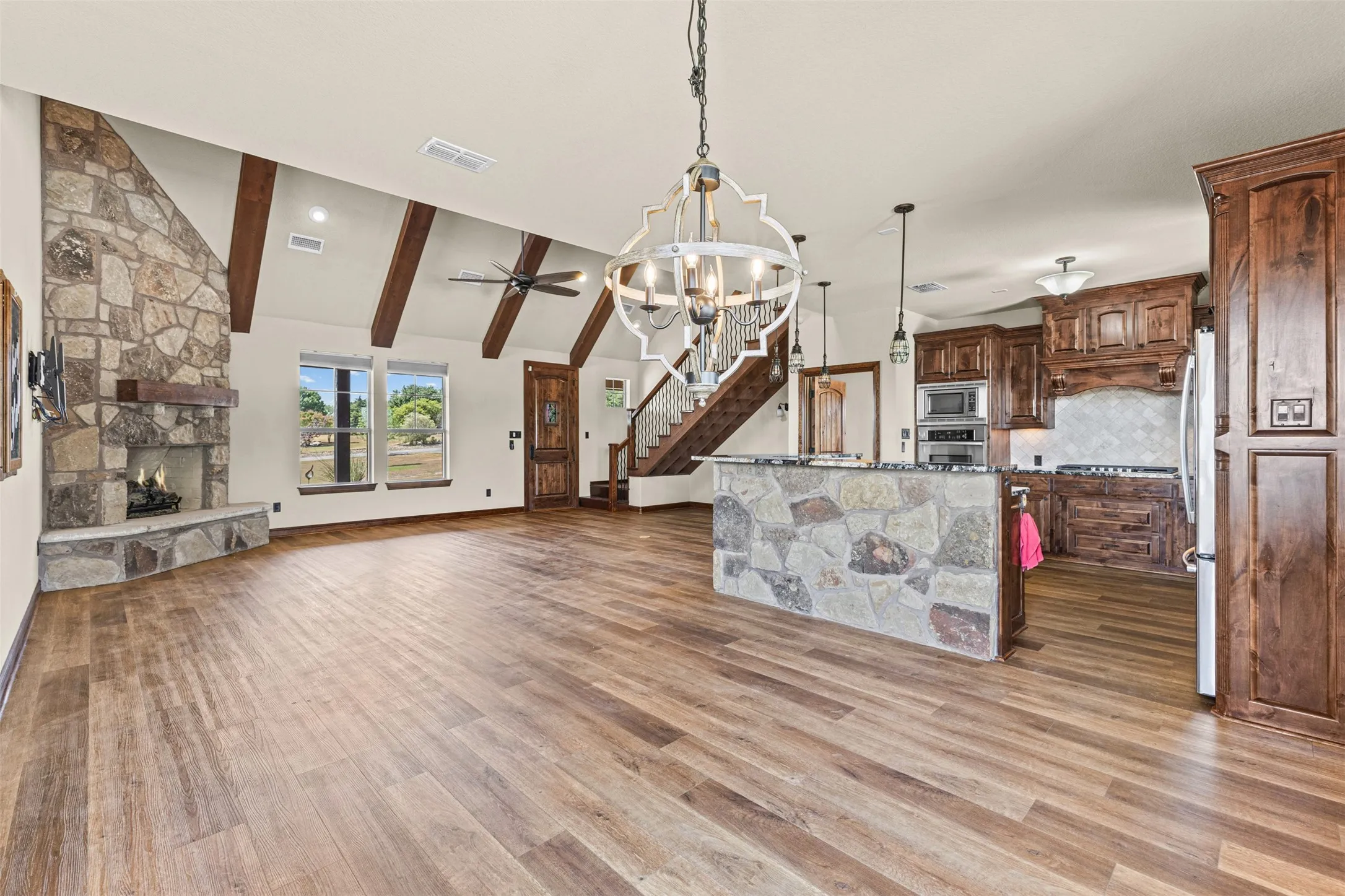 Single Family Residence For Sale in Hood County , 2407 Wills Way Drive, Granbury, Texas 76049, 3 Bedroom, 3 Bathroom, 2 Garage spaces, 2,678 Sqft, built in 2011, mls#21351686, Real Estate Agent in Granbury, Homes For Sale in Hood county, Homes For Sale in Granbury, Realtor in Granbury Texas, Real Estate Brokerage Independent Realty Texas, Luminita Cordes Realtor