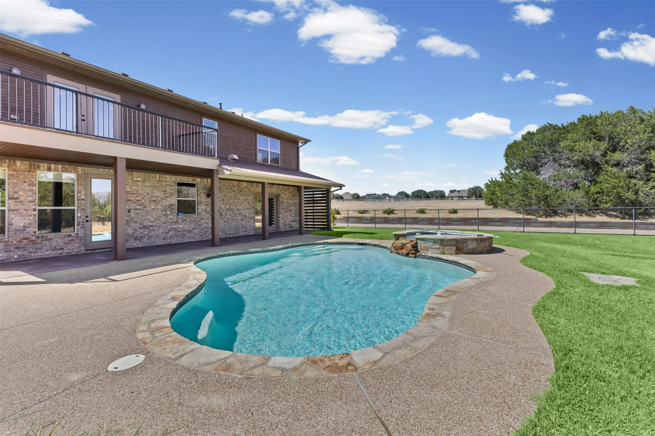 Single Family Residence For Sale in Hood County , 2407 Wills Way Drive, Granbury, Texas 76049, 3 Bedroom, 3 Bathroom, 2 Garage spaces, 2,678 Sqft, built in 2011, mls#21351686, Real Estate Agent in Granbury, Homes For Sale in Hood county, Homes For Sale in Granbury, Realtor in Granbury Texas, Real Estate Brokerage Independent Realty Texas, Luminita Cordes Realtor