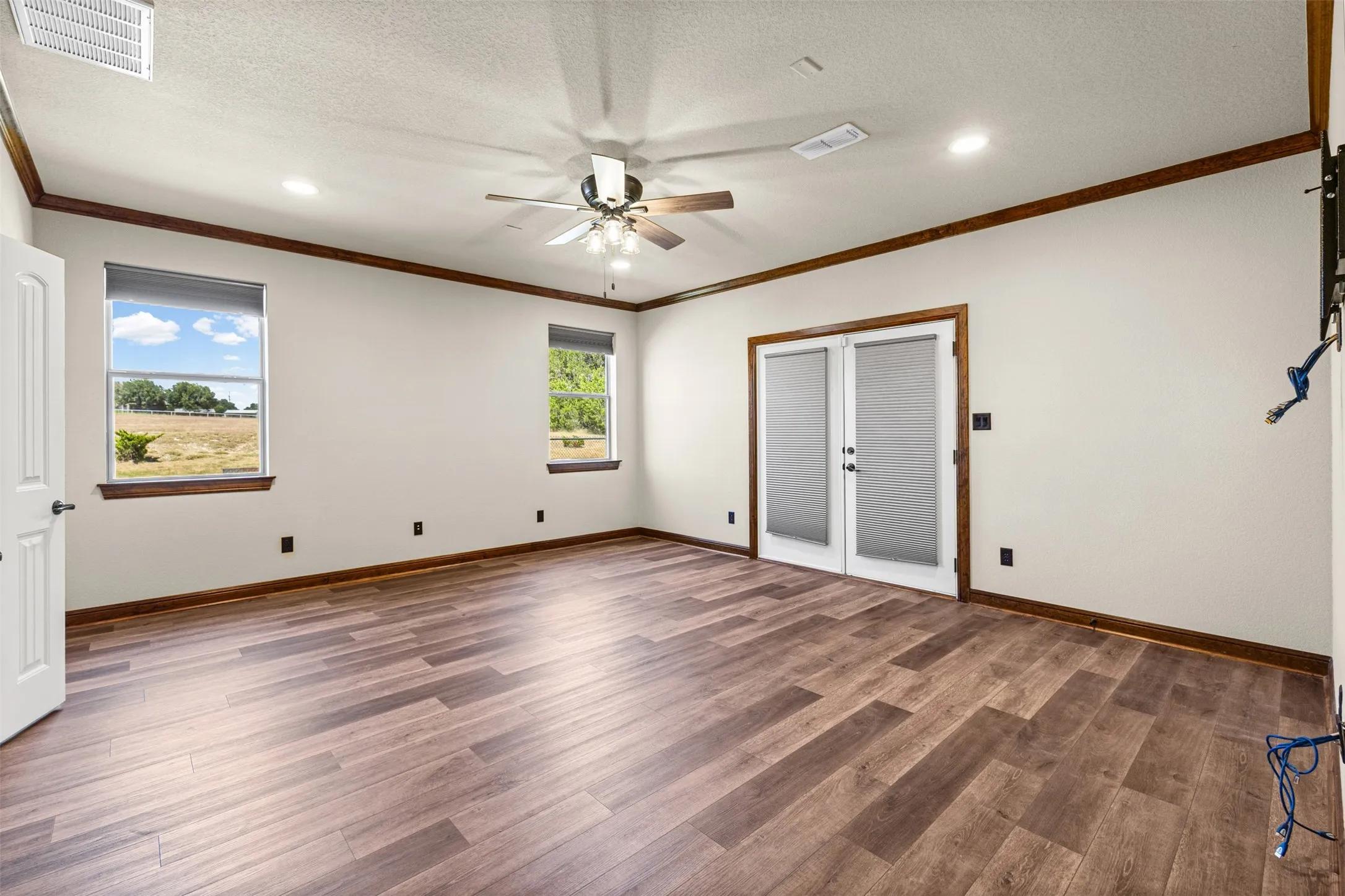 Single Family Residence For Sale in Hood County , 2407 Wills Way Drive, Granbury, Texas 76049, 3 Bedroom, 3 Bathroom, 2 Garage spaces, 2,678 Sqft, built in 2011, mls#21351686, Real Estate Agent in Granbury, Homes For Sale in Hood county, Homes For Sale in Granbury, Realtor in Granbury Texas, Real Estate Brokerage Independent Realty Texas, Luminita Cordes Realtor