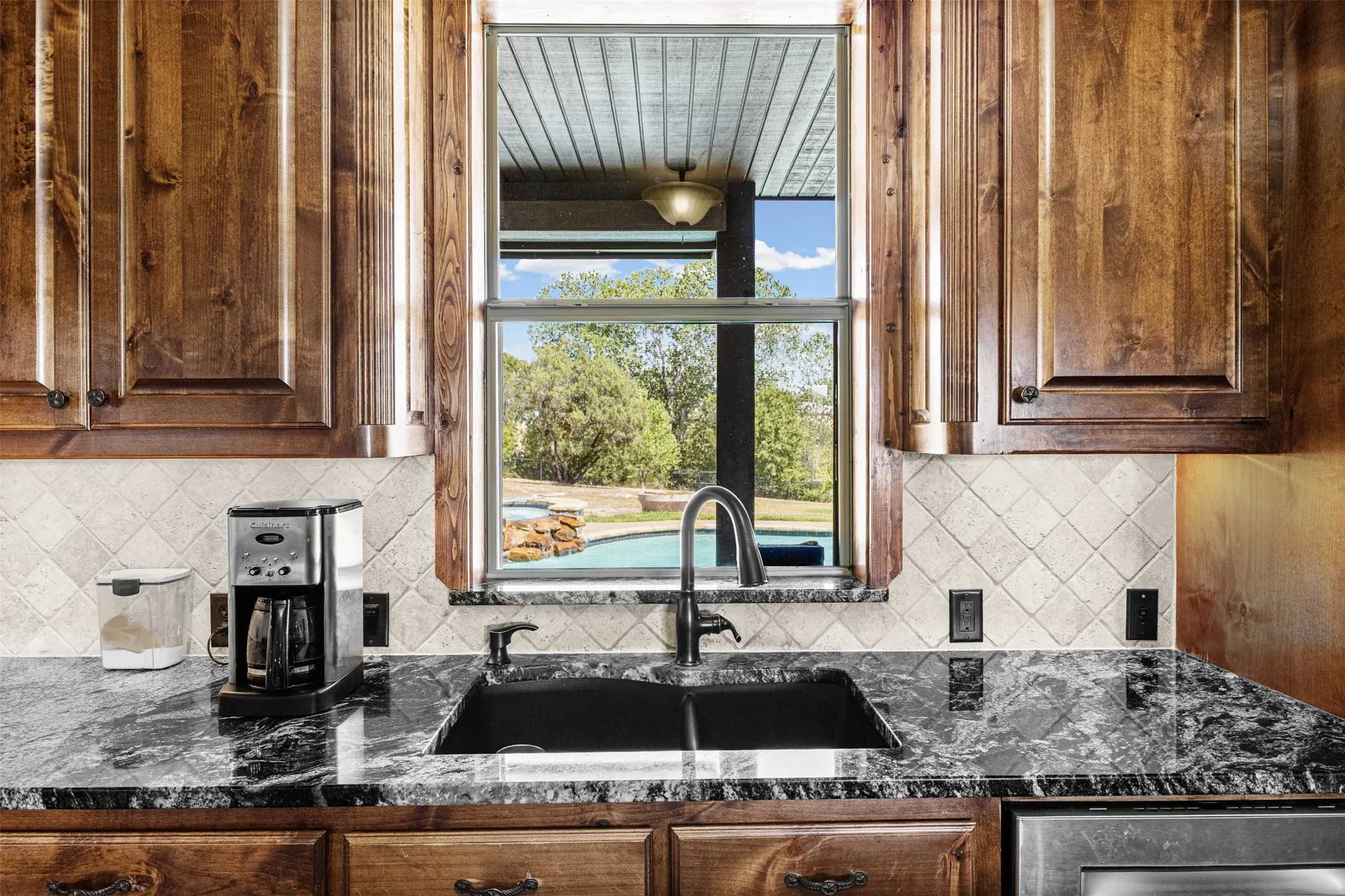 Single Family Residence For Sale in Hood County , 2407 Wills Way Drive, Granbury, Texas 76049, 3 Bedroom, 3 Bathroom, 2 Garage spaces, 2,678 Sqft, built in 2011, mls#21351686, Real Estate Agent in Granbury, Homes For Sale in Hood county, Homes For Sale in Granbury, Realtor in Granbury Texas, Real Estate Brokerage Independent Realty Texas, Luminita Cordes Realtor