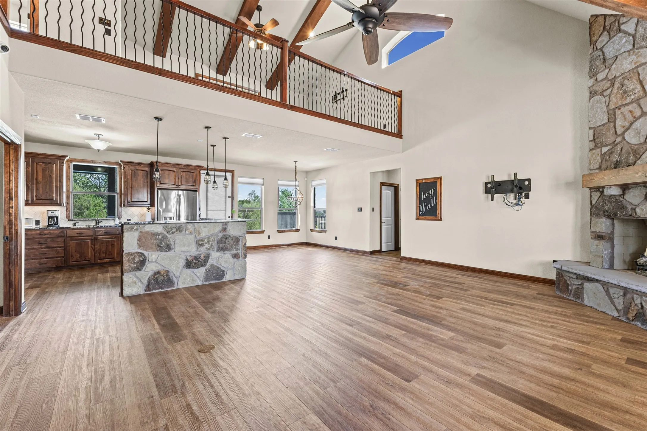 Single Family Residence For Sale in Hood County , 2407 Wills Way Drive, Granbury, Texas 76049, 3 Bedroom, 3 Bathroom, 2 Garage spaces, 2,678 Sqft, built in 2011, mls#21351686, Real Estate Agent in Granbury, Homes For Sale in Hood county, Homes For Sale in Granbury, Realtor in Granbury Texas, Real Estate Brokerage Independent Realty Texas, Luminita Cordes Realtor