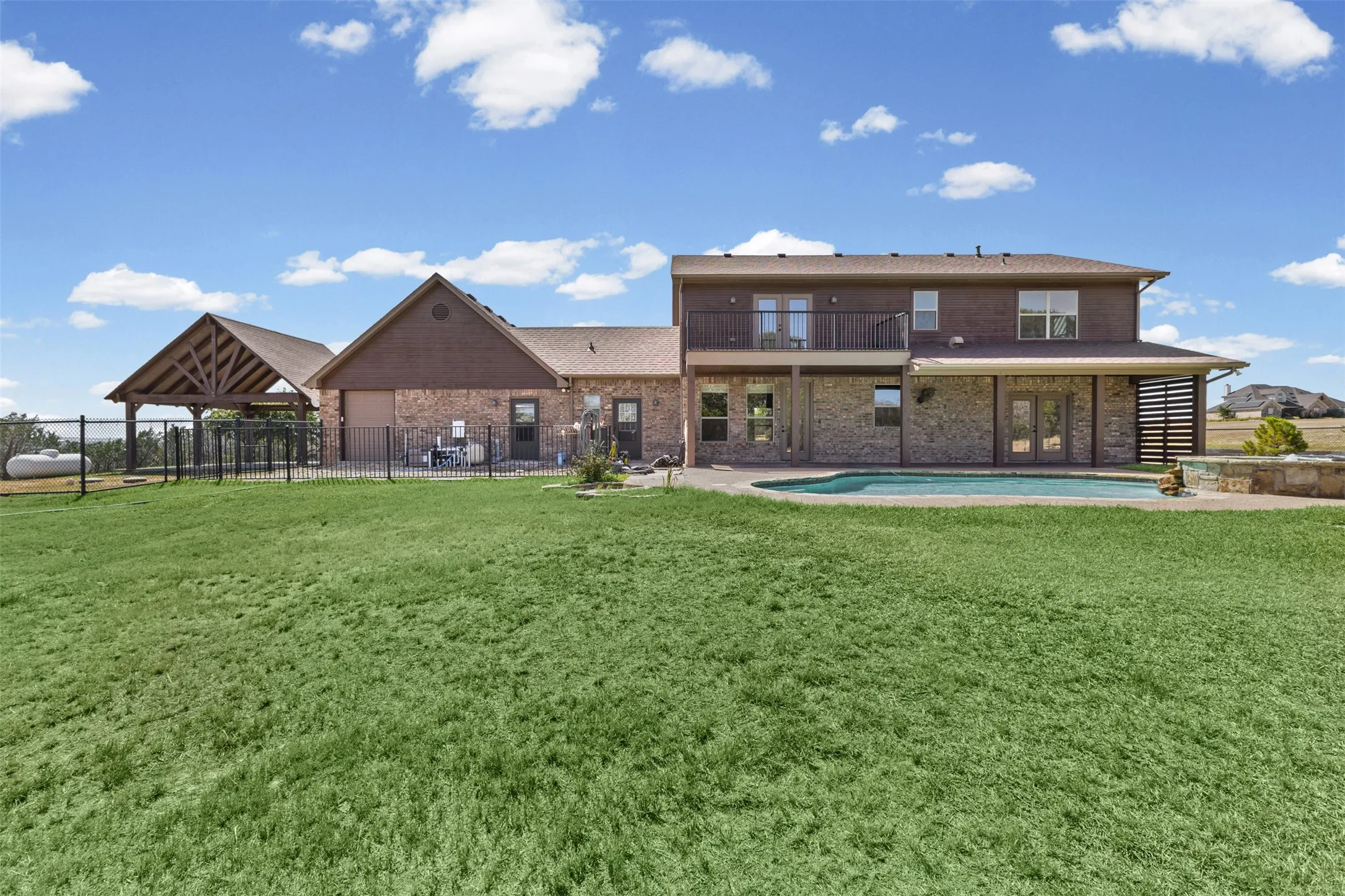 Single Family Residence For Sale in Hood County , 2407 Wills Way Drive, Granbury, Texas 76049, 3 Bedroom, 3 Bathroom, 2 Garage spaces, 2,678 Sqft, built in 2011, mls#21351686, Real Estate Agent in Granbury, Homes For Sale in Hood county, Homes For Sale in Granbury, Realtor in Granbury Texas, Real Estate Brokerage Independent Realty Texas, Luminita Cordes Realtor