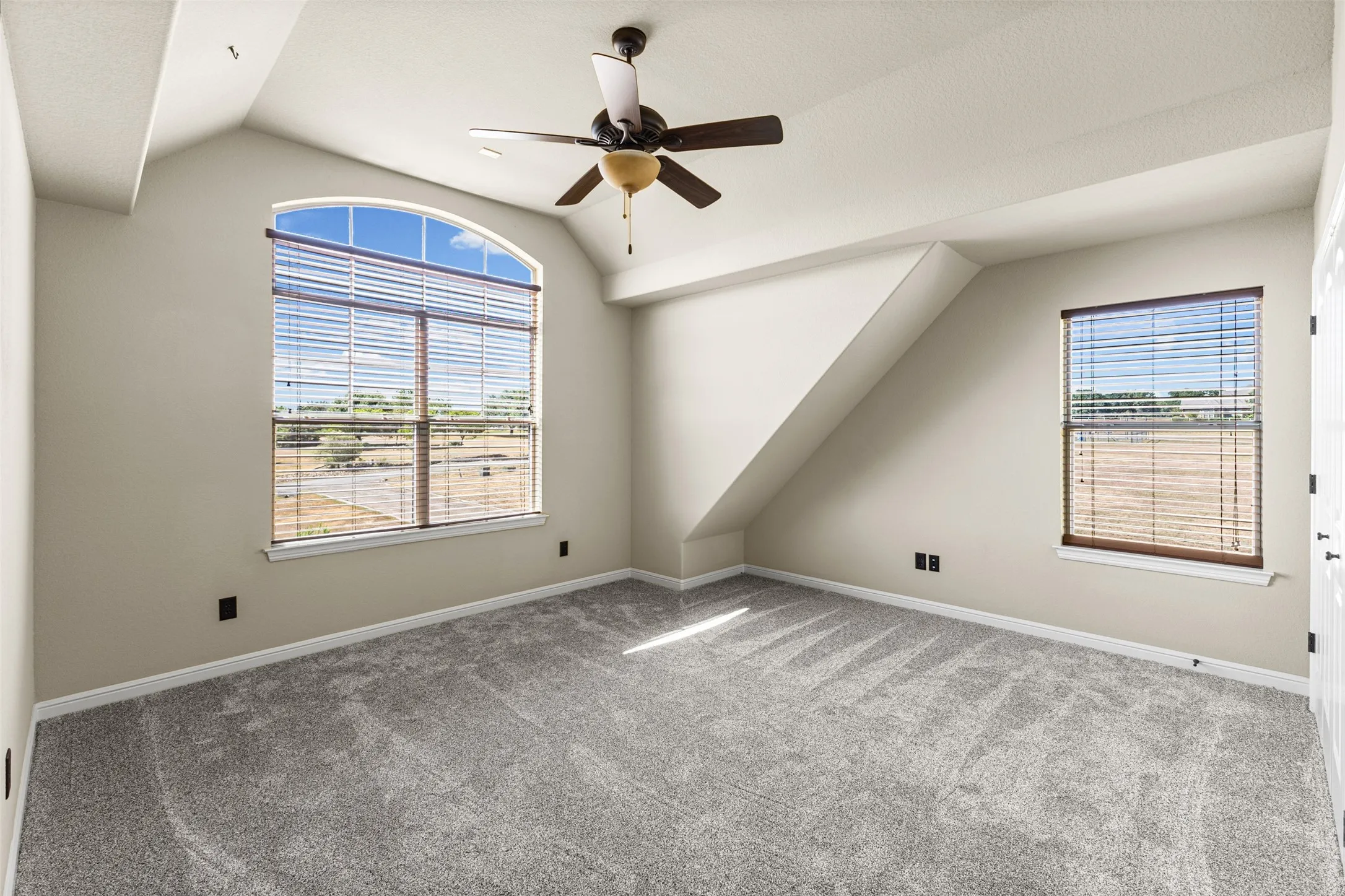 Single Family Residence For Sale in Hood County , 2407 Wills Way Drive, Granbury, Texas 76049, 3 Bedroom, 3 Bathroom, 2 Garage spaces, 2,678 Sqft, built in 2011, mls#21351686, Real Estate Agent in Granbury, Homes For Sale in Hood county, Homes For Sale in Granbury, Realtor in Granbury Texas, Real Estate Brokerage Independent Realty Texas, Luminita Cordes Realtor