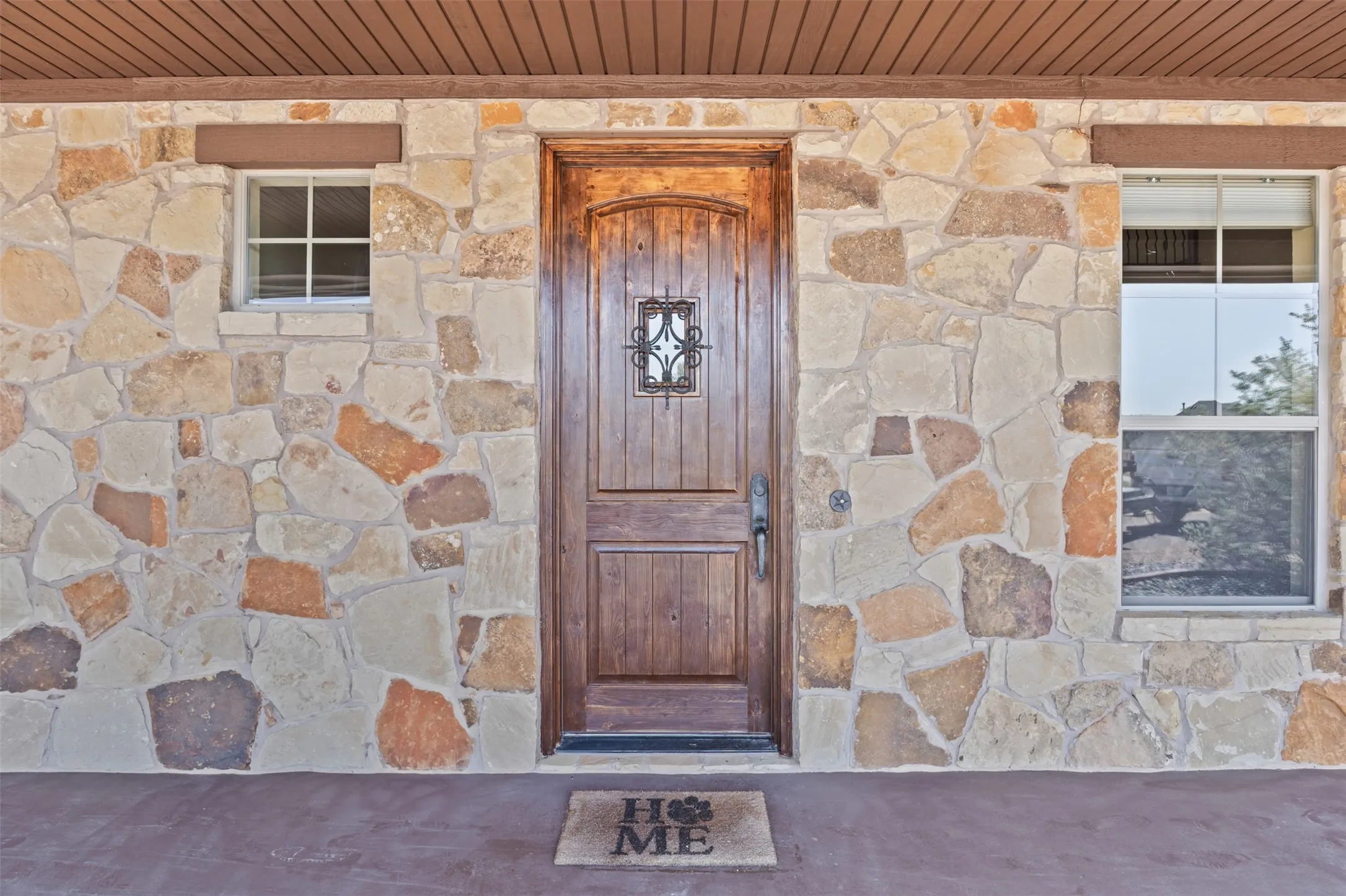 Single Family Residence For Sale in Hood County , 2407 Wills Way Drive, Granbury, Texas 76049, 3 Bedroom, 3 Bathroom, 2 Garage spaces, 2,678 Sqft, built in 2011, mls#21351686, Real Estate Agent in Granbury, Homes For Sale in Hood county, Homes For Sale in Granbury, Realtor in Granbury Texas, Real Estate Brokerage Independent Realty Texas, Luminita Cordes Realtor