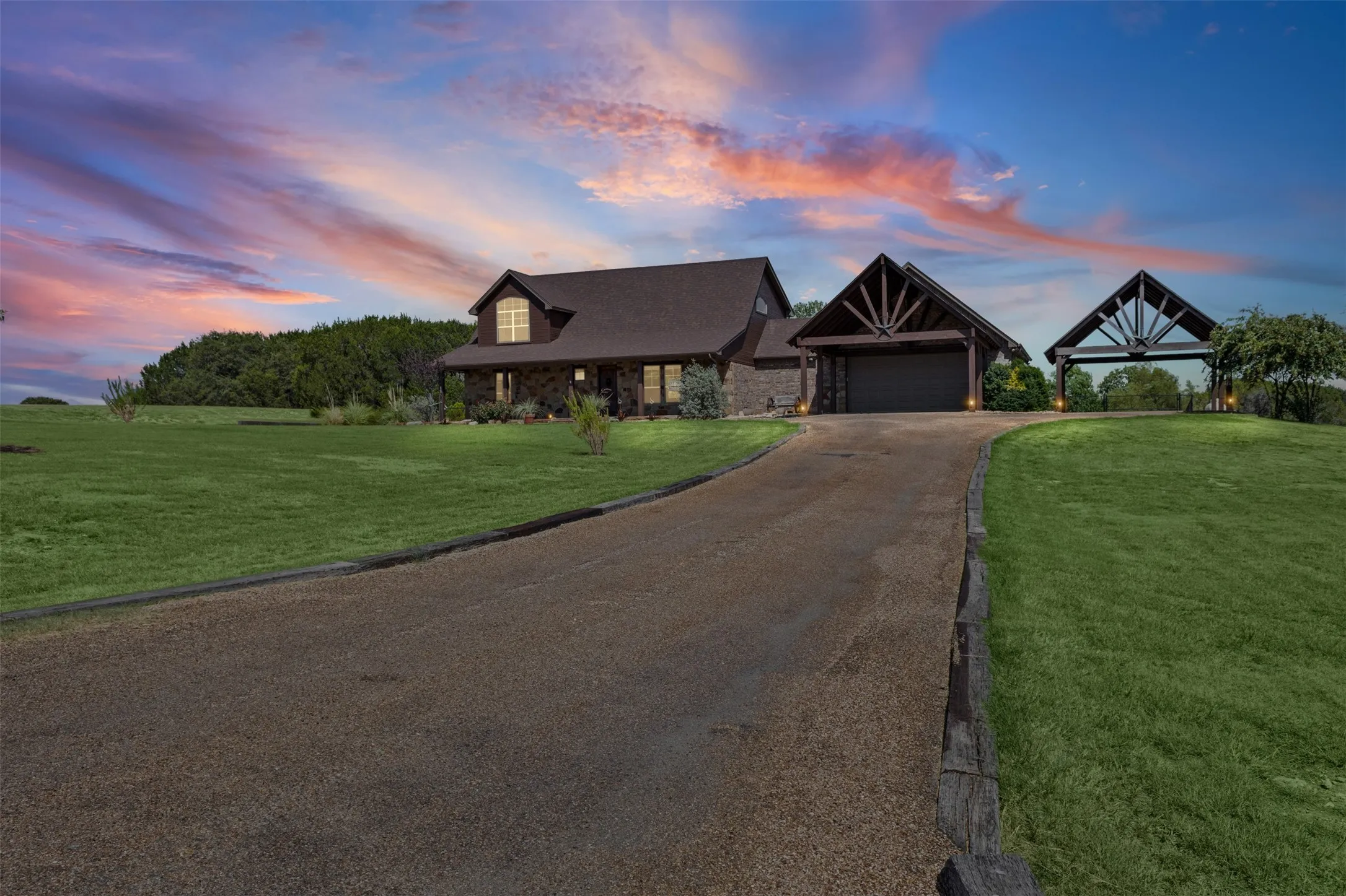 Single Family Residence For Sale in Hood County , 2407 Wills Way Drive, Granbury, Texas 76049, 3 Bedroom, 3 Bathroom, 2 Garage spaces, 2,678 Sqft, built in 2011, mls#21351686, Real Estate Agent in Granbury, Homes For Sale in Hood county, Homes For Sale in Granbury, Realtor in Granbury Texas, Real Estate Brokerage Independent Realty Texas, Luminita Cordes Realtor