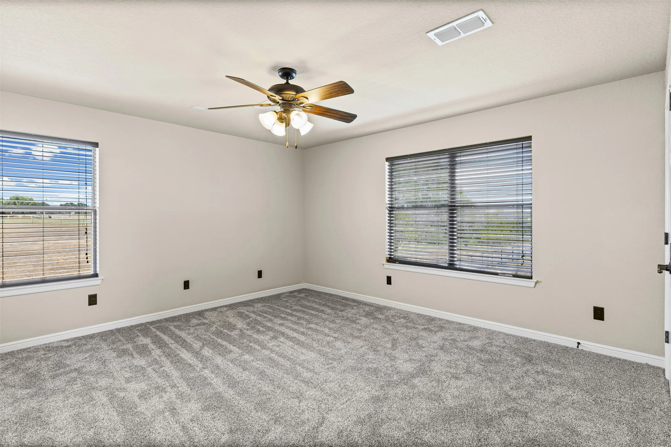 Single Family Residence For Sale in Hood County , 2407 Wills Way Drive, Granbury, Texas 76049, 3 Bedroom, 3 Bathroom, 2 Garage spaces, 2,678 Sqft, built in 2011, mls#21351686, Real Estate Agent in Granbury, Homes For Sale in Hood county, Homes For Sale in Granbury, Realtor in Granbury Texas, Real Estate Brokerage Independent Realty Texas, Luminita Cordes Realtor
