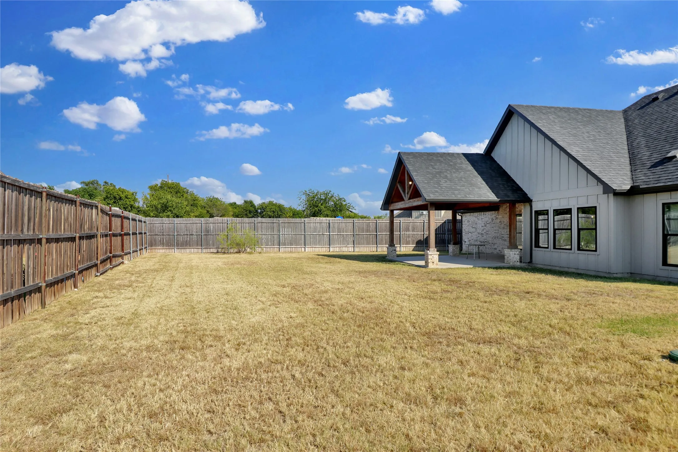 Single Family Residence For Sale in Tarrant County , 8023 Pennington, Fort Worth, Texas 76126, 4 Bedroom, 3 Bathroom, 2 Garage spaces, 2,747 Sqft, built in 2020, Price $515,000, mls#21356951, Real Estate Agent in Fort Worth, Homes For Sale in Tarrant county, Homes For Sale in Fort Worth, Realtor in Fort Worth Texas, Real Estate Brokerage Independent Realty Texas, Luminita Cordes Realtor