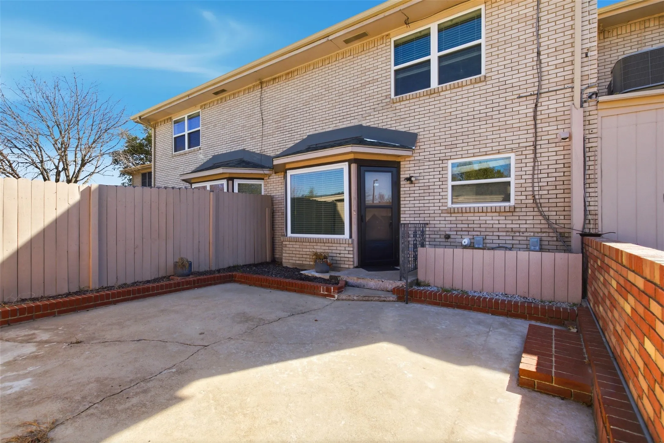 Condominium For Rent in Dallas County , 5810 Marina Drive 12, Garland, Texas 75043, 2 Bedroom, 3 Bathroom, Garage spaces, 1,800 Sqft, built in 1977, mls#21357034, Real Estate Agent in Garland, Homes For Rent in Dallas county, Homes For Rent in Garland, Realtor in Garland Texas, Real Estate Brokerage Independent Realty Texas, Luminita Cordes Realtor