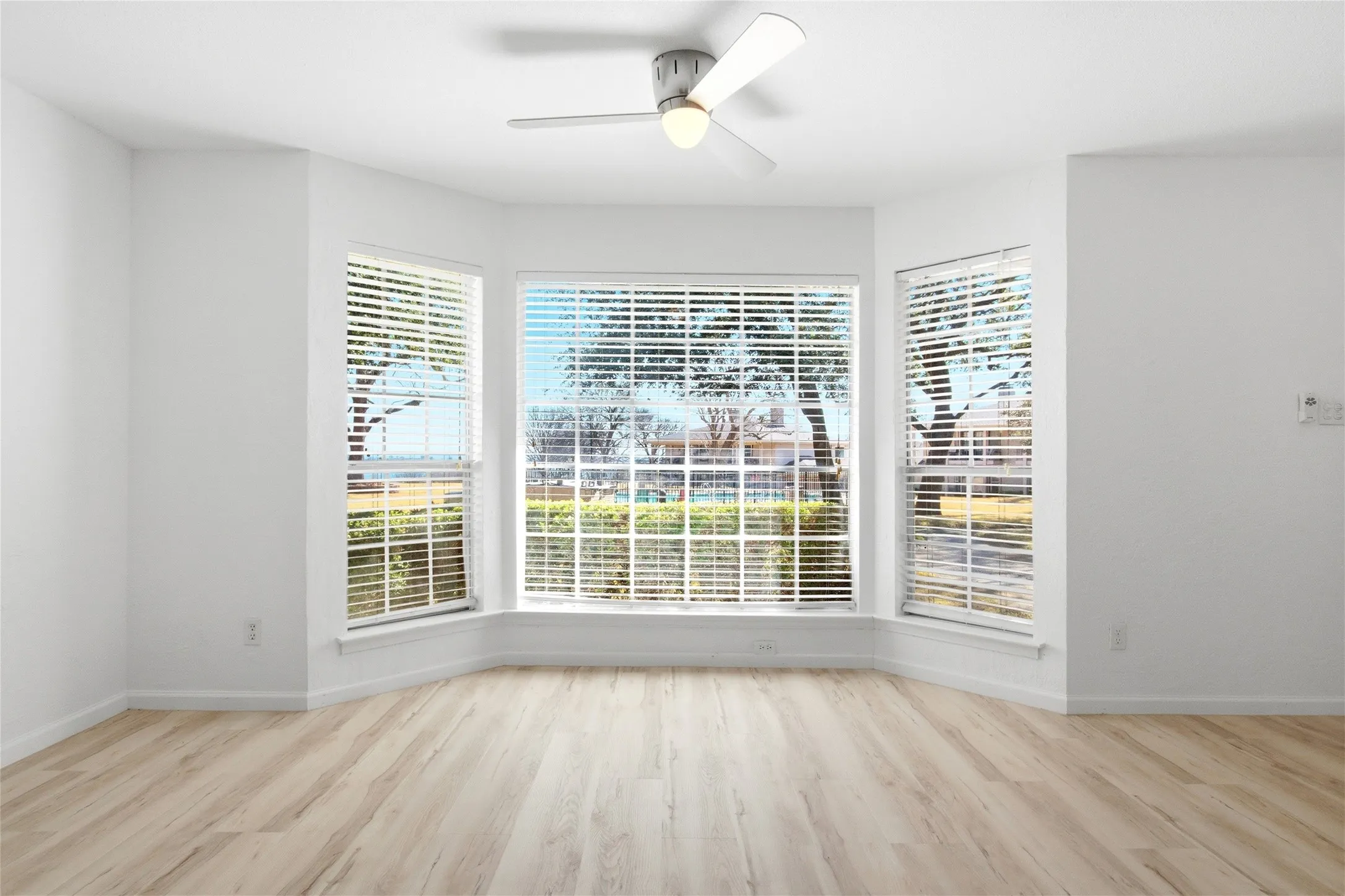 Bay window with multiple panes