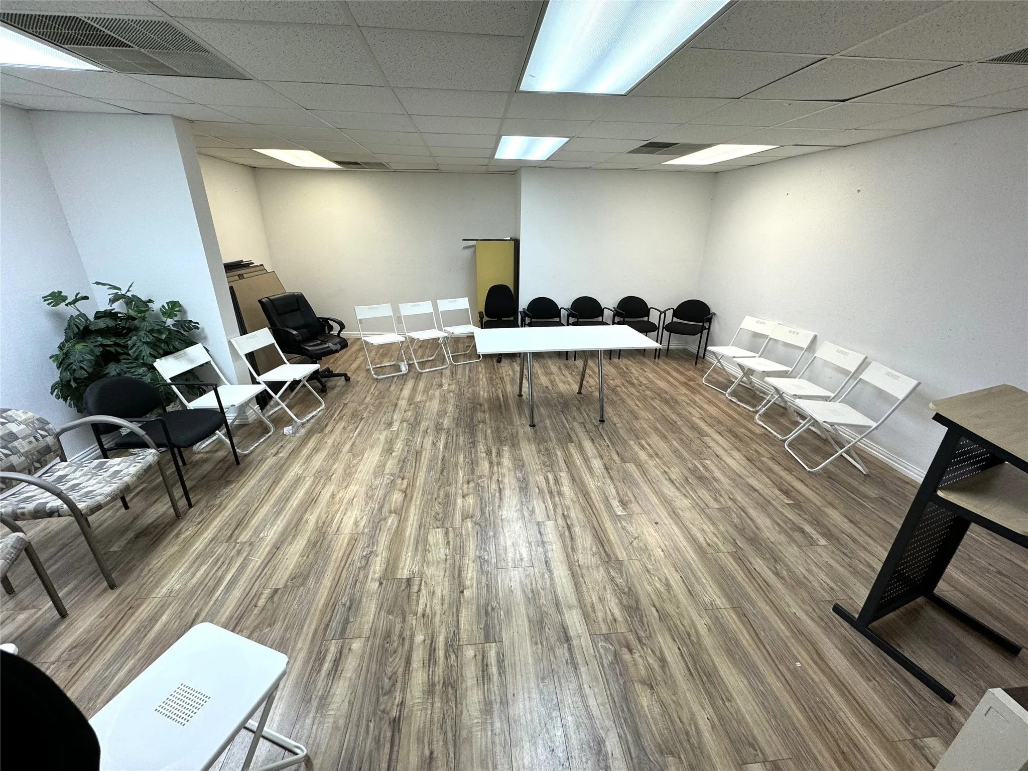 Retail For Rent in Dallas County , 1039 N Interstate 35E Highway N E, Carrollton, Texas 75006, 0, 0, Garage spaces, 0 Sqft, built in 1987, mls#21357018, Real Estate Agent in Carrollton, Homes For Rent in Dallas county, Homes For Rent in Carrollton, Realtor in Carrollton Texas, Real Estate Brokerage Independent Realty Texas, Luminita Cordes Realtor