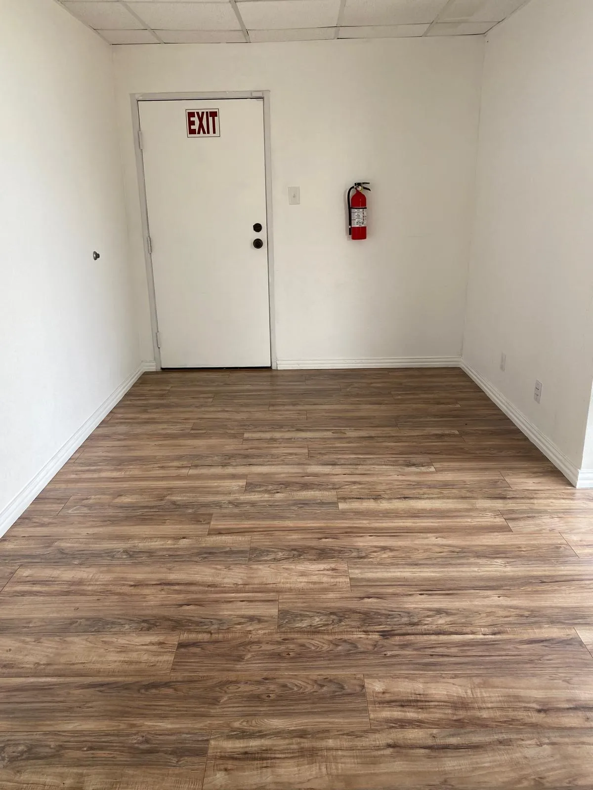 Retail For Rent in Dallas County , 1039 N Interstate 35E Highway N E, Carrollton, Texas 75006, 0, 0, Garage spaces, 0 Sqft, built in 1987, mls#21357018, Real Estate Agent in Carrollton, Homes For Rent in Dallas county, Homes For Rent in Carrollton, Realtor in Carrollton Texas, Real Estate Brokerage Independent Realty Texas, Luminita Cordes Realtor