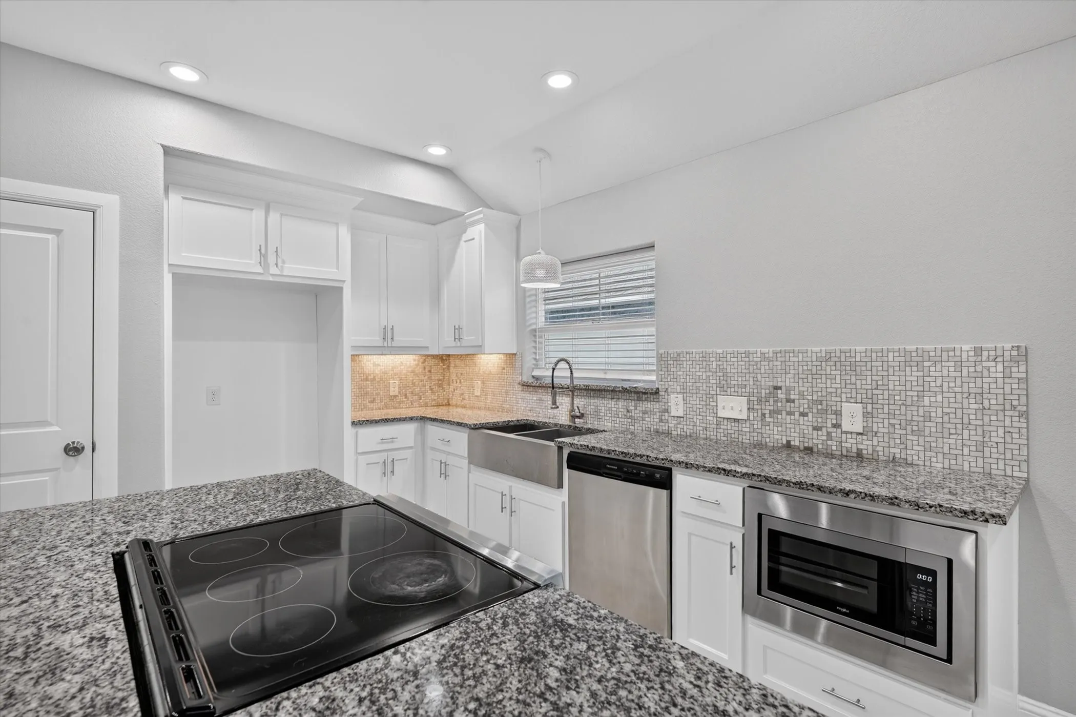 Duplex For Rent in Grayson County , 608 E College Street 610, Sherman, Texas 75090, 3 Bedroom, 2 Bathroom, 1 Garage spaces, 1,230 Sqft, built in 2019, mls#21357054, Real Estate Agent in Sherman, Homes For Rent in Grayson county, Homes For Rent in Sherman, Realtor in Sherman Texas, Real Estate Brokerage Independent Realty Texas, Luminita Cordes Realtor