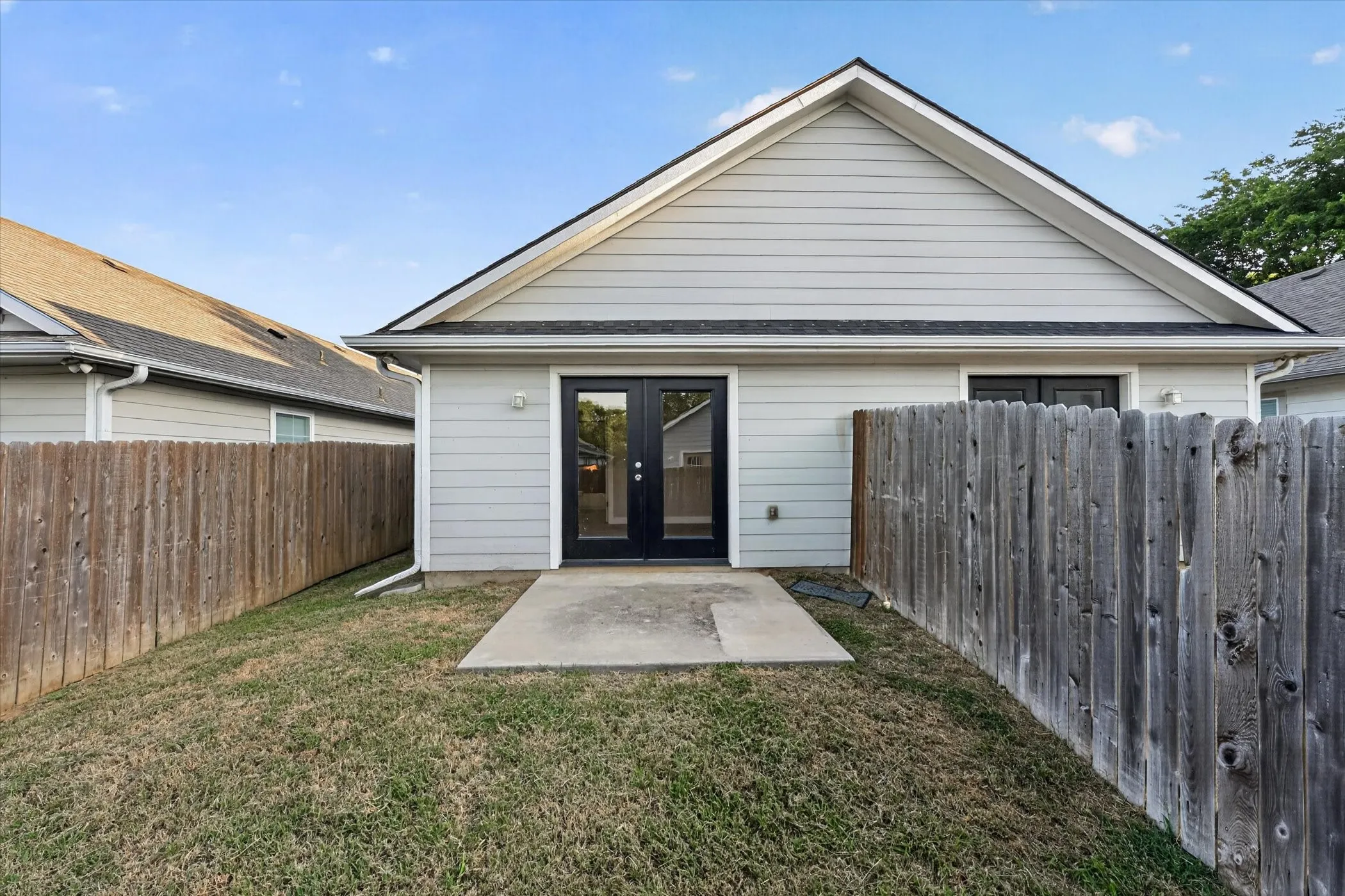 Duplex For Rent in Grayson County , 608 E College Street 610, Sherman, Texas 75090, 3 Bedroom, 2 Bathroom, 1 Garage spaces, 1,230 Sqft, built in 2019, mls#21357054, Real Estate Agent in Sherman, Homes For Rent in Grayson county, Homes For Rent in Sherman, Realtor in Sherman Texas, Real Estate Brokerage Independent Realty Texas, Luminita Cordes Realtor