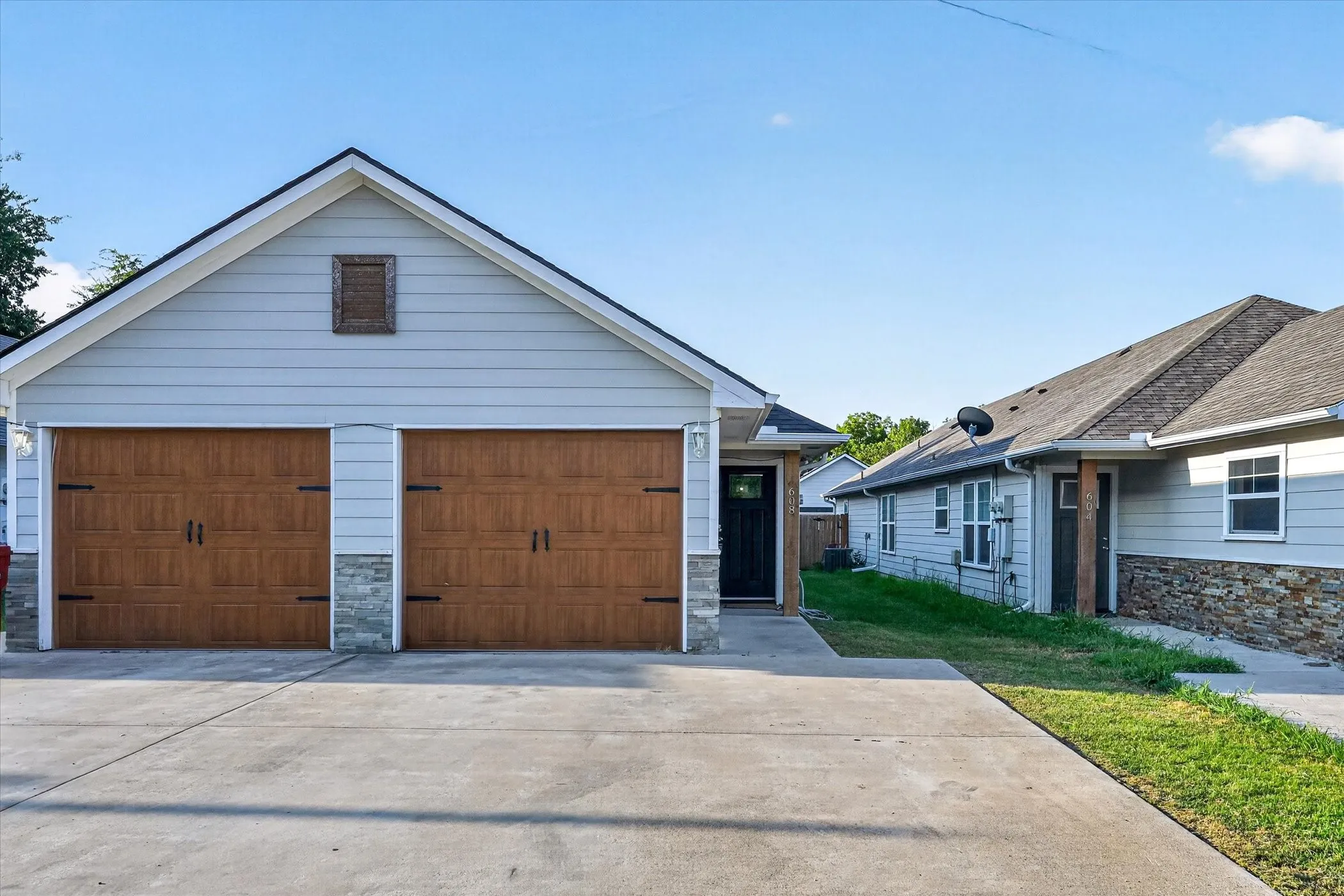 Duplex For Rent in Grayson County , 608 E College Street 610, Sherman, Texas 75090, 3 Bedroom, 2 Bathroom, 1 Garage spaces, 1,230 Sqft, built in 2019, mls#21357054, Real Estate Agent in Sherman, Homes For Rent in Grayson county, Homes For Rent in Sherman, Realtor in Sherman Texas, Real Estate Brokerage Independent Realty Texas, Luminita Cordes Realtor