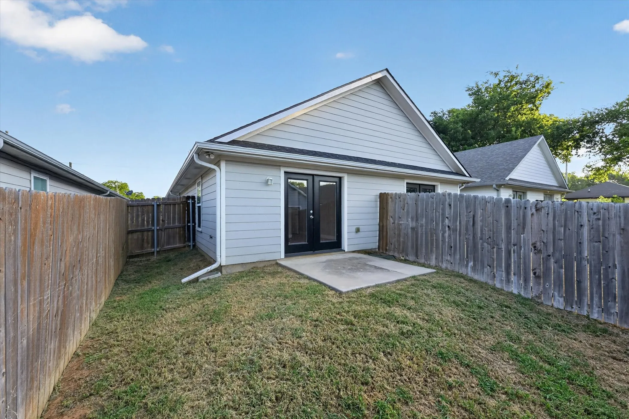 Duplex For Rent in Grayson County , 608 E College Street 610, Sherman, Texas 75090, 3 Bedroom, 2 Bathroom, 1 Garage spaces, 1,230 Sqft, built in 2019, mls#21357054, Real Estate Agent in Sherman, Homes For Rent in Grayson county, Homes For Rent in Sherman, Realtor in Sherman Texas, Real Estate Brokerage Independent Realty Texas, Luminita Cordes Realtor