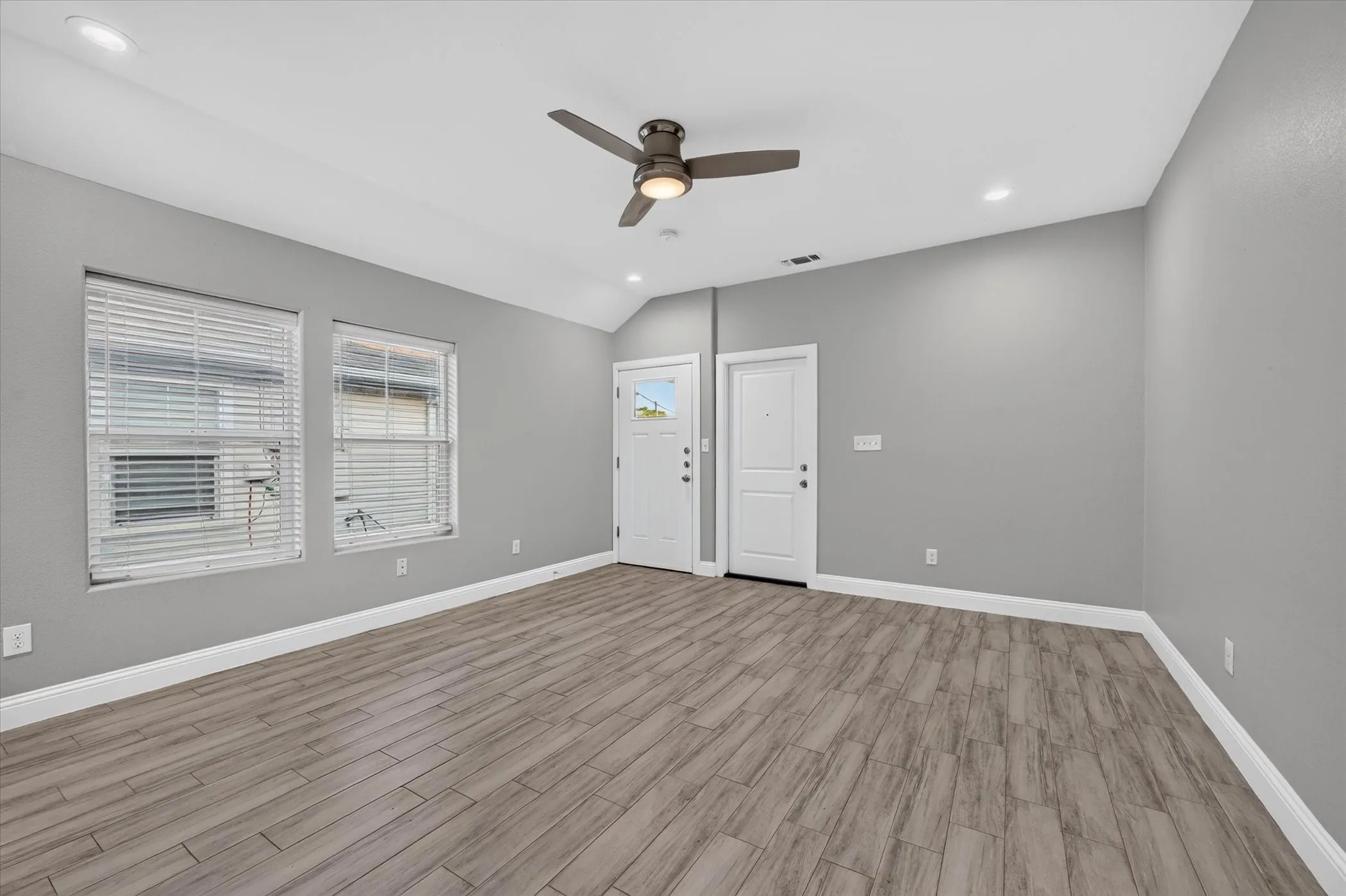Duplex For Rent in Grayson County , 608 E College Street 610, Sherman, Texas 75090, 3 Bedroom, 2 Bathroom, 1 Garage spaces, 1,230 Sqft, built in 2019, mls#21357054, Real Estate Agent in Sherman, Homes For Rent in Grayson county, Homes For Rent in Sherman, Realtor in Sherman Texas, Real Estate Brokerage Independent Realty Texas, Luminita Cordes Realtor