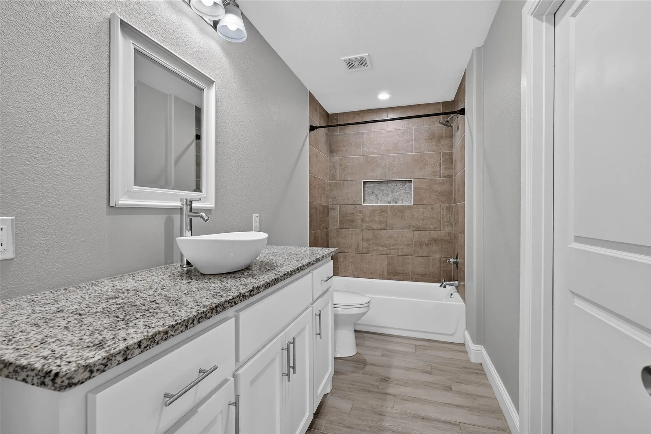 Duplex For Rent in Grayson County , 608 E College Street 610, Sherman, Texas 75090, 3 Bedroom, 2 Bathroom, 1 Garage spaces, 1,230 Sqft, built in 2019, mls#21357054, Real Estate Agent in Sherman, Homes For Rent in Grayson county, Homes For Rent in Sherman, Realtor in Sherman Texas, Real Estate Brokerage Independent Realty Texas, Luminita Cordes Realtor