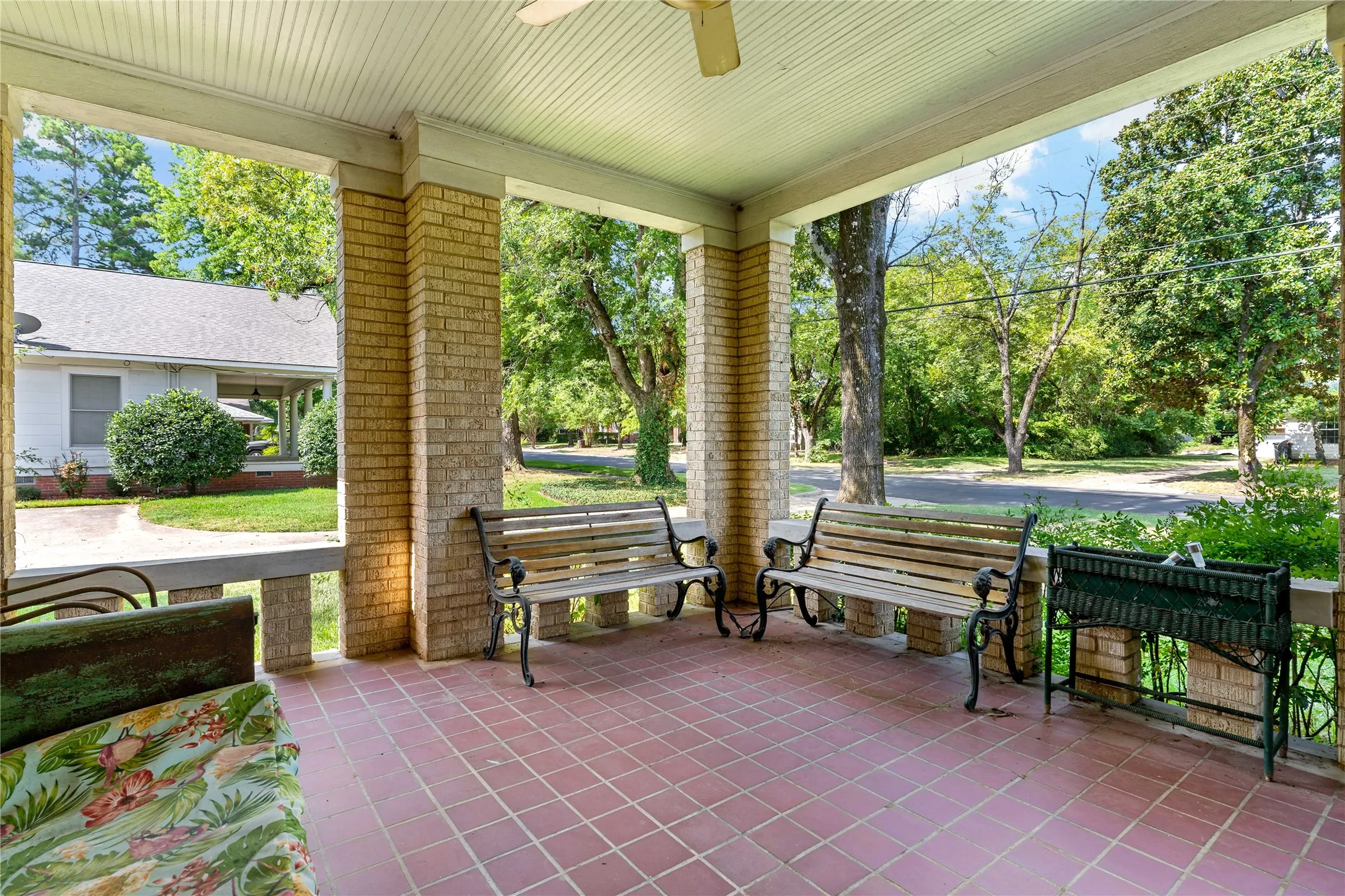 Single Family Residence For Sale in Lamar County , 610 Fitzhugh, Paris, Texas 75460, 2 Bedroom, 2 Bathroom, Garage spaces, 1,776 Sqft, built in 1931, Price $250,000, mls#21356920, Real Estate Agent in Paris, Homes For Sale in Lamar county, Homes For Sale in Paris, Realtor in Paris Texas, Real Estate Brokerage Independent Realty Texas, Luminita Cordes Realtor