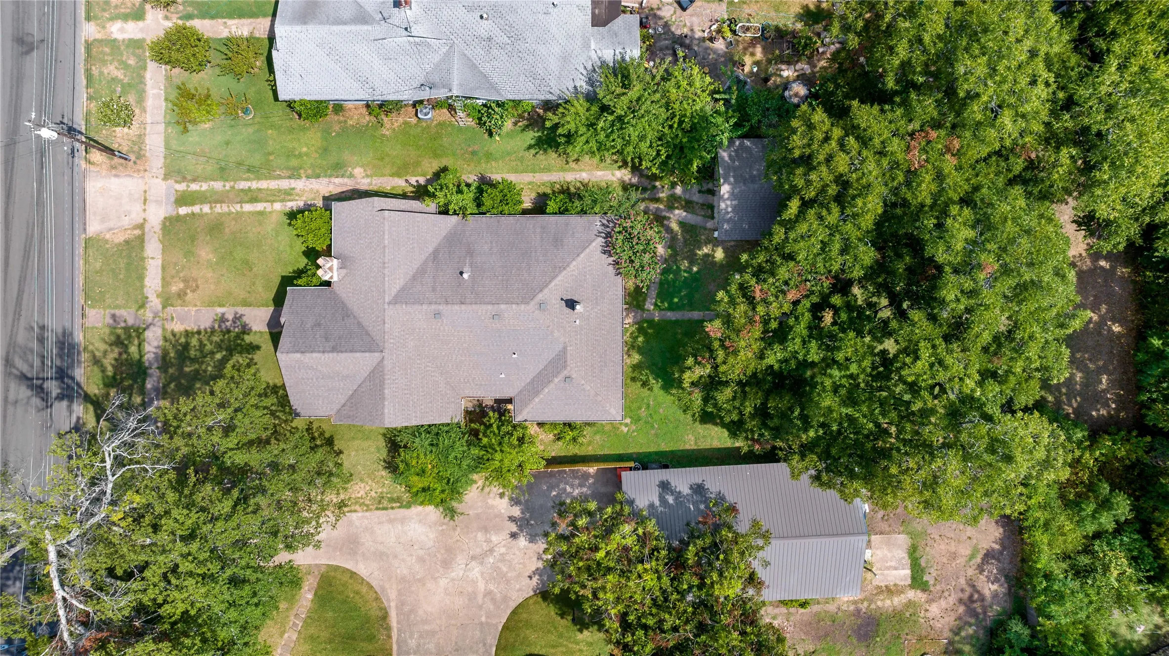 Single Family Residence For Sale in Lamar County , 610 Fitzhugh, Paris, Texas 75460, 2 Bedroom, 2 Bathroom, Garage spaces, 1,776 Sqft, built in 1931, Price $250,000, mls#21356920, Real Estate Agent in Paris, Homes For Sale in Lamar county, Homes For Sale in Paris, Realtor in Paris Texas, Real Estate Brokerage Independent Realty Texas, Luminita Cordes Realtor