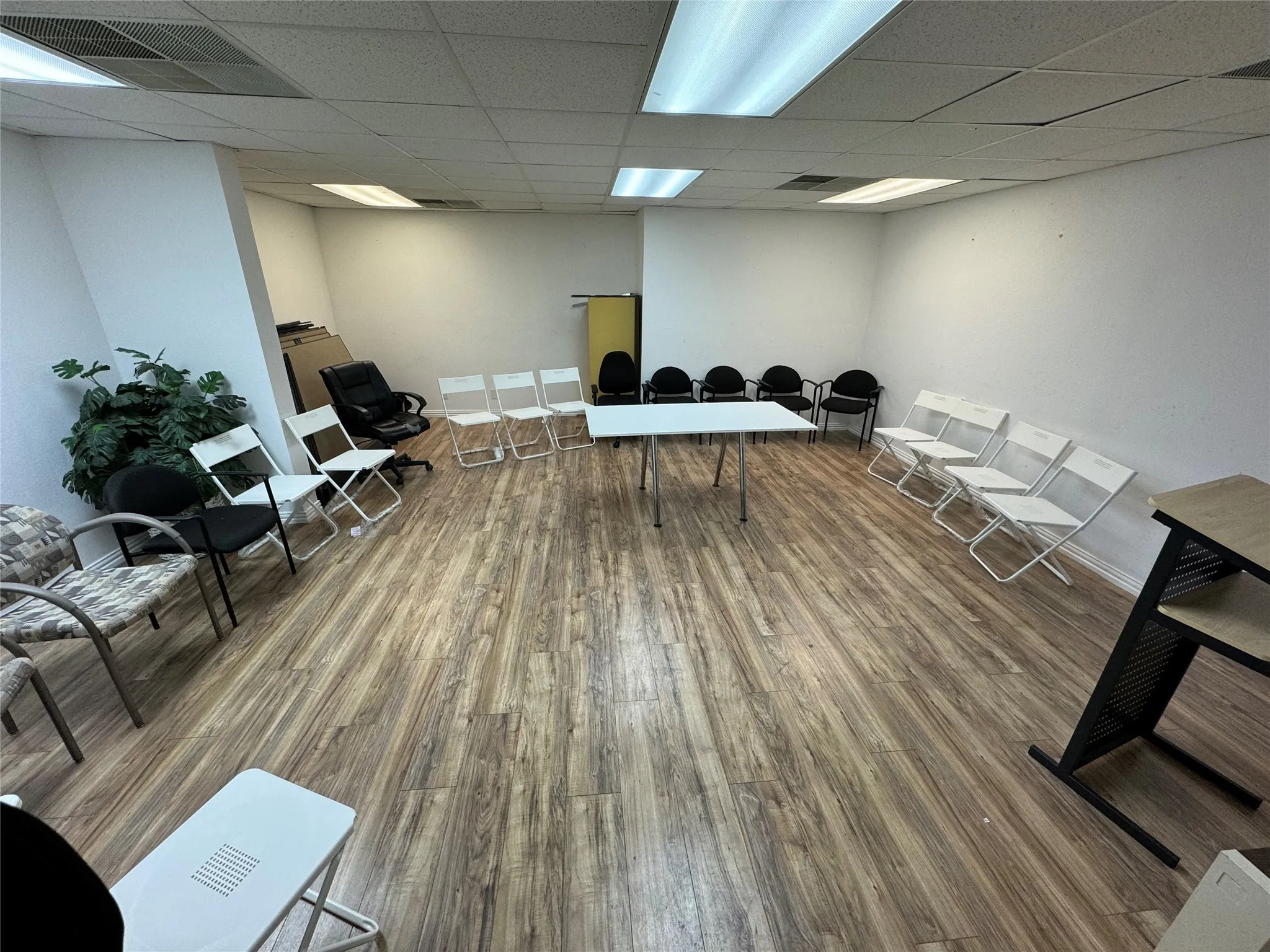 Retail For Rent in Dallas County , 1039 N Interstate 35 Highway N E, Carrollton, Texas 75006, 0, 0, Garage spaces, 0 Sqft, built in 1987, mls#21357064, Real Estate Agent in Carrollton, Homes For Rent in Dallas county, Homes For Rent in Carrollton, Realtor in Carrollton Texas, Real Estate Brokerage Independent Realty Texas, Luminita Cordes Realtor