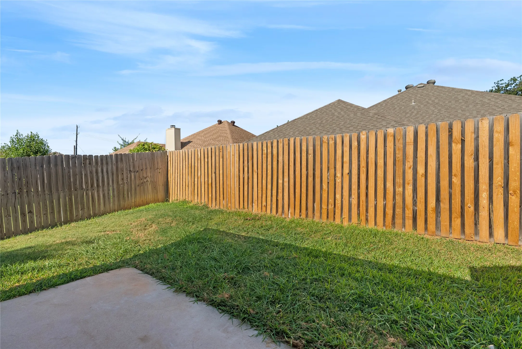 Single Family Residence For Sale in Tarrant County , 2134 Ridgecliff Drive, Keller, Texas 76248, 3 Bedroom, 2 Bathroom, 2 Garage spaces, 1,455 Sqft, built in 1990, mls#21328895, Real Estate Agent in Keller, Homes For Sale in Tarrant county, Homes For Sale in Keller, Realtor in Keller Texas, Real Estate Brokerage Independent Realty Texas, Luminita Cordes Realtor