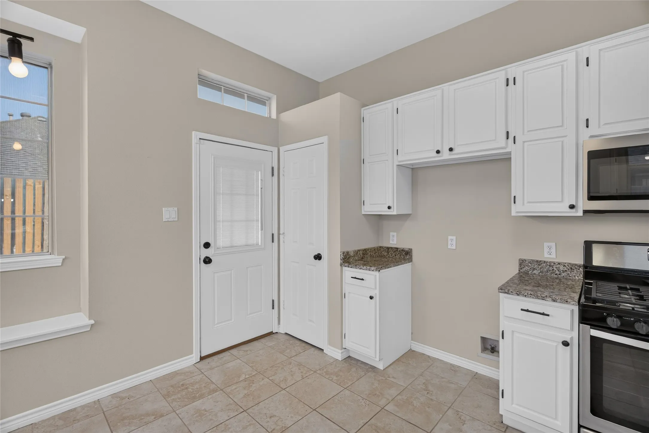 Single Family Residence For Sale in Tarrant County , 2134 Ridgecliff Drive, Keller, Texas 76248, 3 Bedroom, 2 Bathroom, 2 Garage spaces, 1,455 Sqft, built in 1990, mls#21328895, Real Estate Agent in Keller, Homes For Sale in Tarrant county, Homes For Sale in Keller, Realtor in Keller Texas, Real Estate Brokerage Independent Realty Texas, Luminita Cordes Realtor