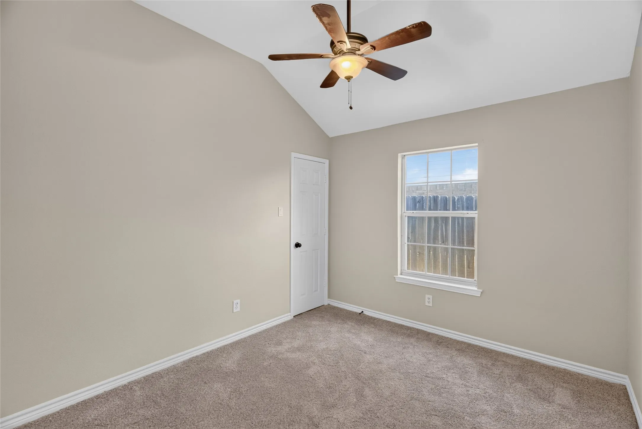 Single Family Residence For Sale in Tarrant County , 2134 Ridgecliff Drive, Keller, Texas 76248, 3 Bedroom, 2 Bathroom, 2 Garage spaces, 1,455 Sqft, built in 1990, mls#21328895, Real Estate Agent in Keller, Homes For Sale in Tarrant county, Homes For Sale in Keller, Realtor in Keller Texas, Real Estate Brokerage Independent Realty Texas, Luminita Cordes Realtor