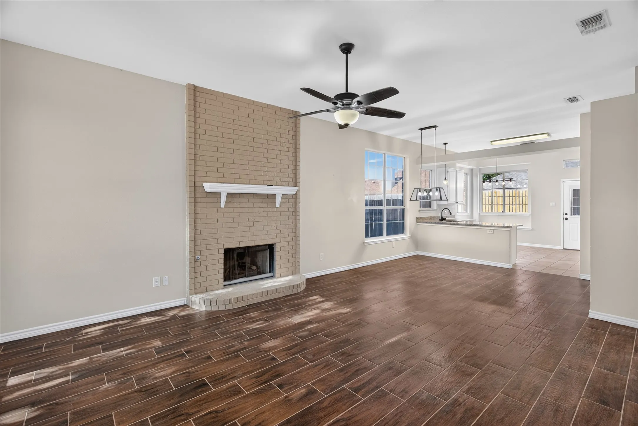 Single Family Residence For Sale in Tarrant County , 2134 Ridgecliff Drive, Keller, Texas 76248, 3 Bedroom, 2 Bathroom, 2 Garage spaces, 1,455 Sqft, built in 1990, mls#21328895, Real Estate Agent in Keller, Homes For Sale in Tarrant county, Homes For Sale in Keller, Realtor in Keller Texas, Real Estate Brokerage Independent Realty Texas, Luminita Cordes Realtor