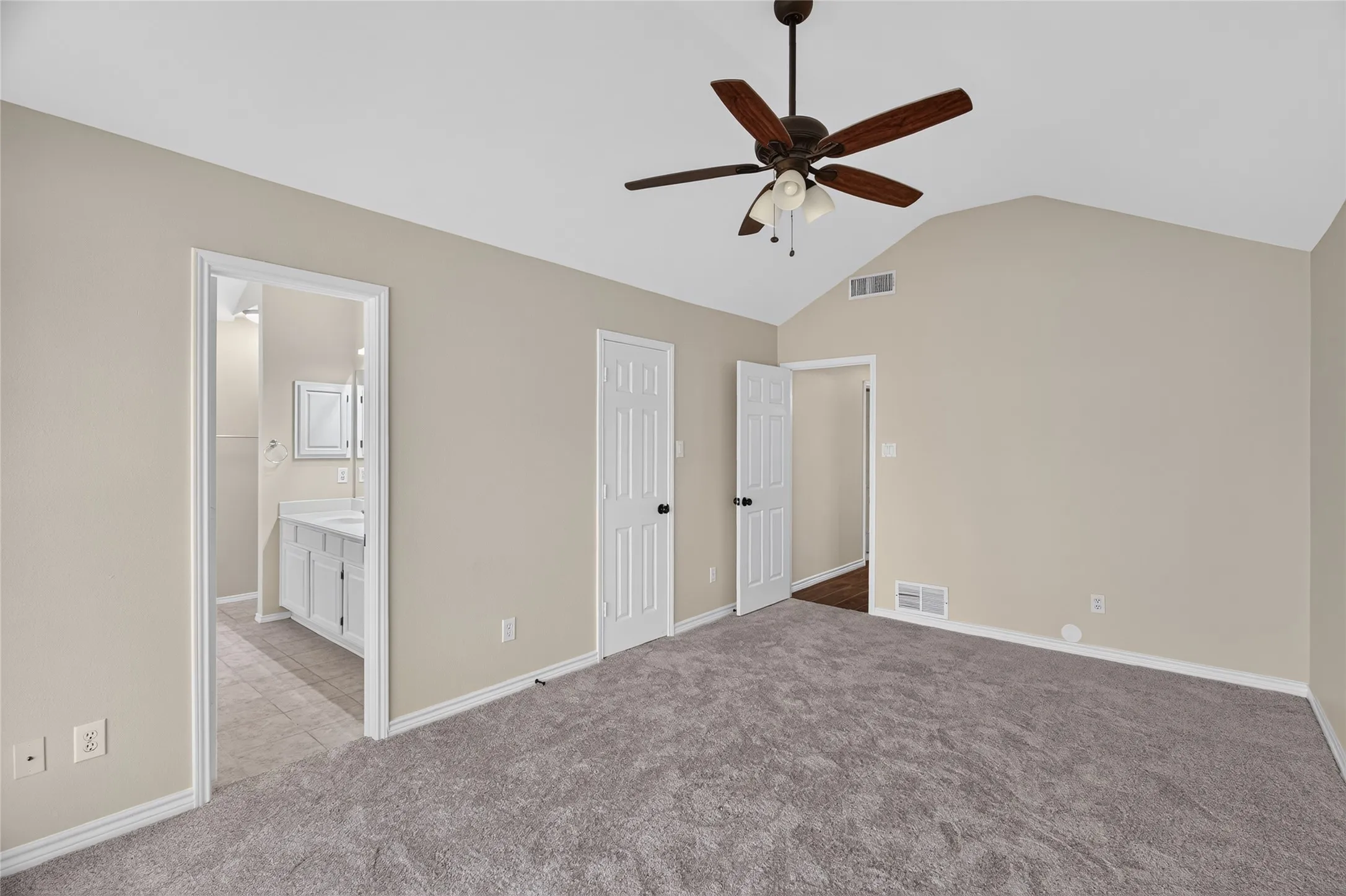 Single Family Residence For Sale in Tarrant County , 2134 Ridgecliff Drive, Keller, Texas 76248, 3 Bedroom, 2 Bathroom, 2 Garage spaces, 1,455 Sqft, built in 1990, mls#21328895, Real Estate Agent in Keller, Homes For Sale in Tarrant county, Homes For Sale in Keller, Realtor in Keller Texas, Real Estate Brokerage Independent Realty Texas, Luminita Cordes Realtor