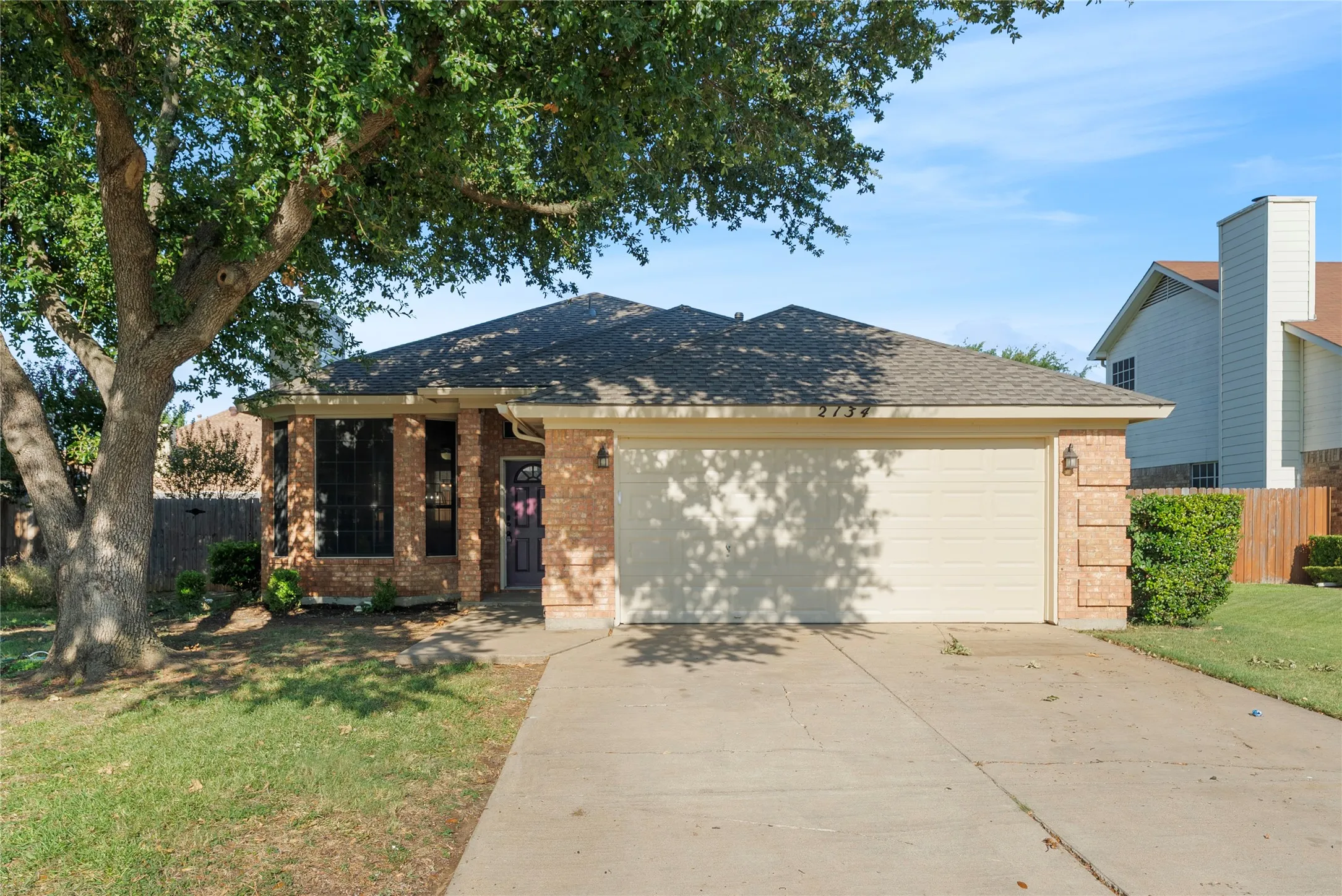 Single Family Residence For Sale in Tarrant County , 2134 Ridgecliff Drive, Keller, Texas 76248, 3 Bedroom, 2 Bathroom, 2 Garage spaces, 1,455 Sqft, built in 1990, mls#21328895, Real Estate Agent in Keller, Homes For Sale in Tarrant county, Homes For Sale in Keller, Realtor in Keller Texas, Real Estate Brokerage Independent Realty Texas, Luminita Cordes Realtor