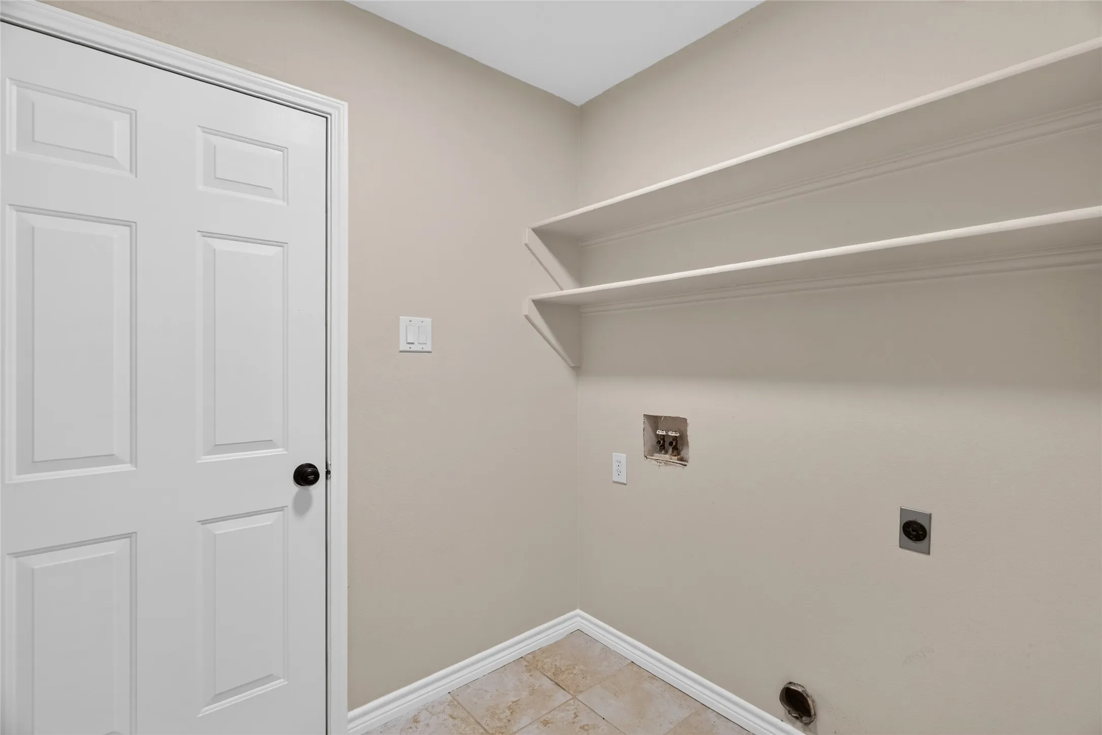 Single Family Residence For Sale in Tarrant County , 2134 Ridgecliff Drive, Keller, Texas 76248, 3 Bedroom, 2 Bathroom, 2 Garage spaces, 1,455 Sqft, built in 1990, mls#21328895, Real Estate Agent in Keller, Homes For Sale in Tarrant county, Homes For Sale in Keller, Realtor in Keller Texas, Real Estate Brokerage Independent Realty Texas, Luminita Cordes Realtor