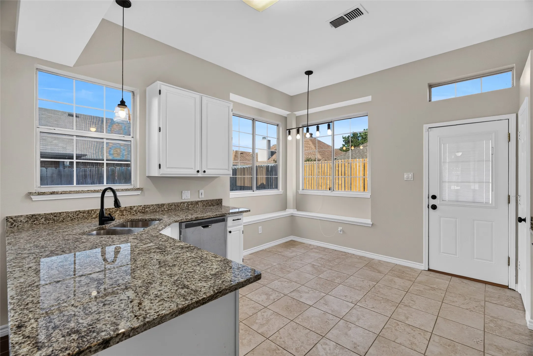 Single Family Residence For Sale in Tarrant County , 2134 Ridgecliff Drive, Keller, Texas 76248, 3 Bedroom, 2 Bathroom, 2 Garage spaces, 1,455 Sqft, built in 1990, mls#21328895, Real Estate Agent in Keller, Homes For Sale in Tarrant county, Homes For Sale in Keller, Realtor in Keller Texas, Real Estate Brokerage Independent Realty Texas, Luminita Cordes Realtor