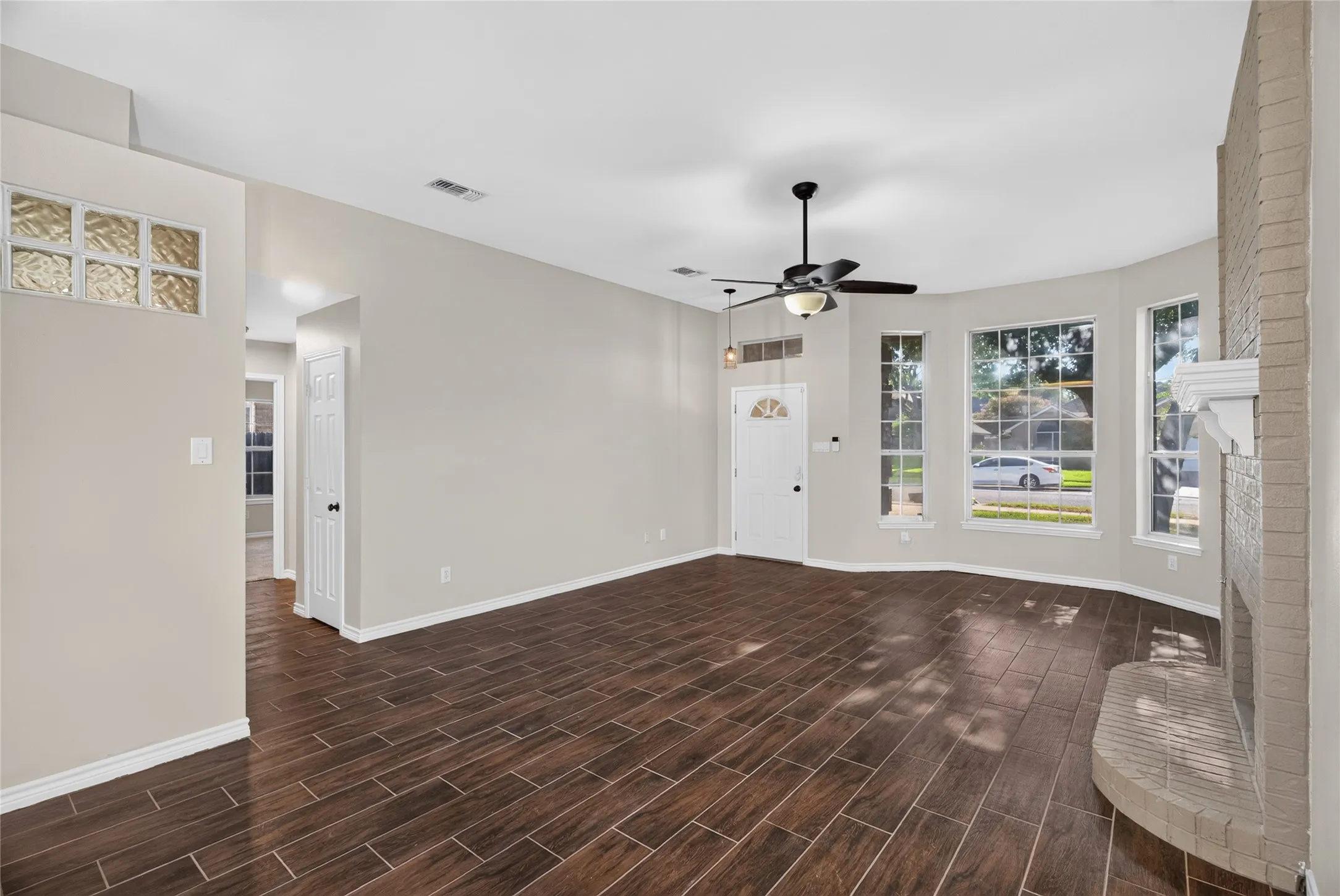 Single Family Residence For Sale in Tarrant County , 2134 Ridgecliff Drive, Keller, Texas 76248, 3 Bedroom, 2 Bathroom, 2 Garage spaces, 1,455 Sqft, built in 1990, mls#21328895, Real Estate Agent in Keller, Homes For Sale in Tarrant county, Homes For Sale in Keller, Realtor in Keller Texas, Real Estate Brokerage Independent Realty Texas, Luminita Cordes Realtor