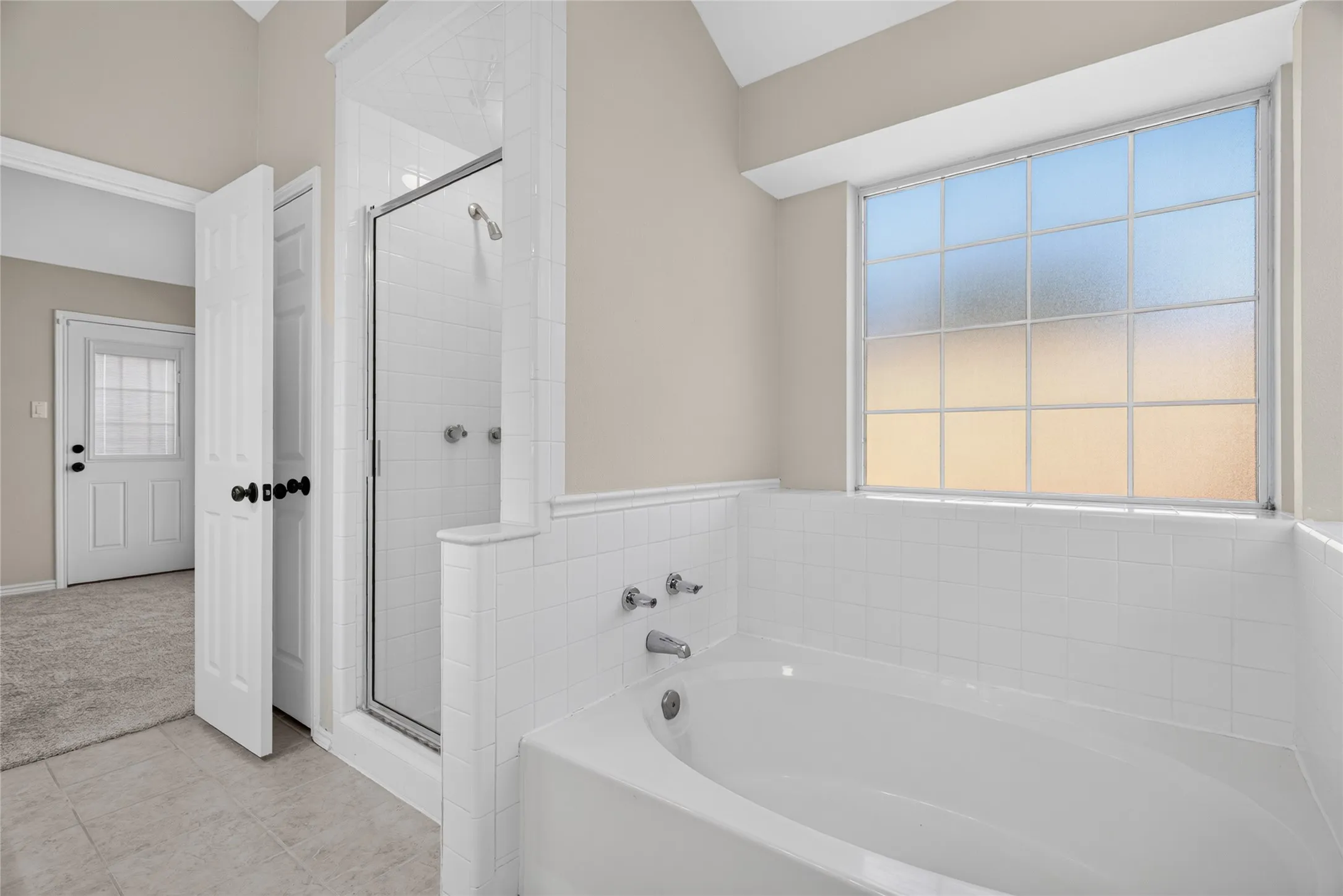 Single Family Residence For Sale in Tarrant County , 2134 Ridgecliff Drive, Keller, Texas 76248, 3 Bedroom, 2 Bathroom, 2 Garage spaces, 1,455 Sqft, built in 1990, mls#21328895, Real Estate Agent in Keller, Homes For Sale in Tarrant county, Homes For Sale in Keller, Realtor in Keller Texas, Real Estate Brokerage Independent Realty Texas, Luminita Cordes Realtor
