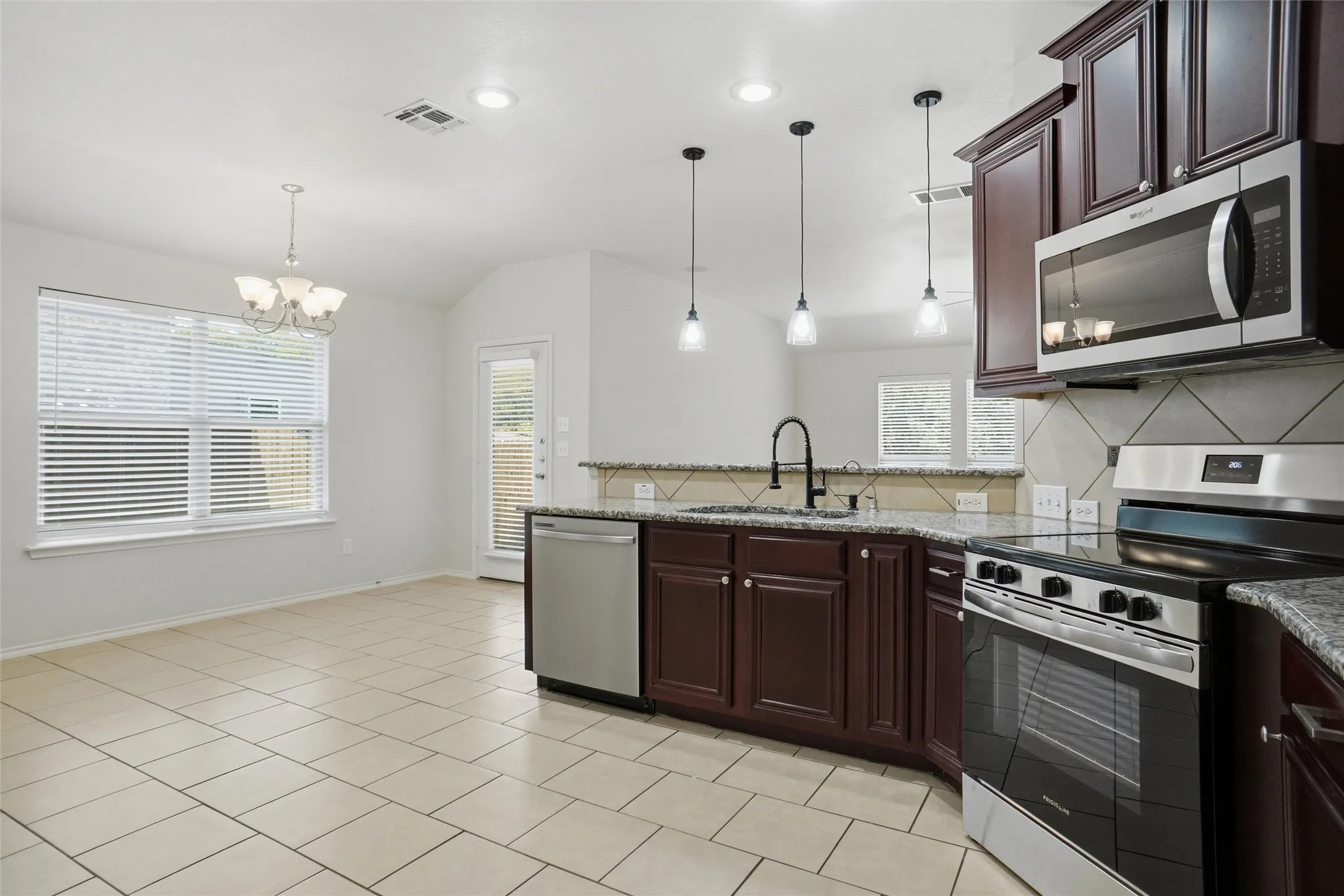 Single Family Residence For Rent in Dallas County , 3015 Briarbrook Drive, Seagoville, Texas 75159, 3 Bedroom, 2 Bathroom, 2 Garage spaces, 1,756 Sqft, built in 2012, mls#21351752, Real Estate Agent in Seagoville, Homes For Rent in Dallas county, Homes For Rent in Seagoville, Realtor in Seagoville Texas, Real Estate Brokerage Independent Realty Texas, Luminita Cordes Realtor