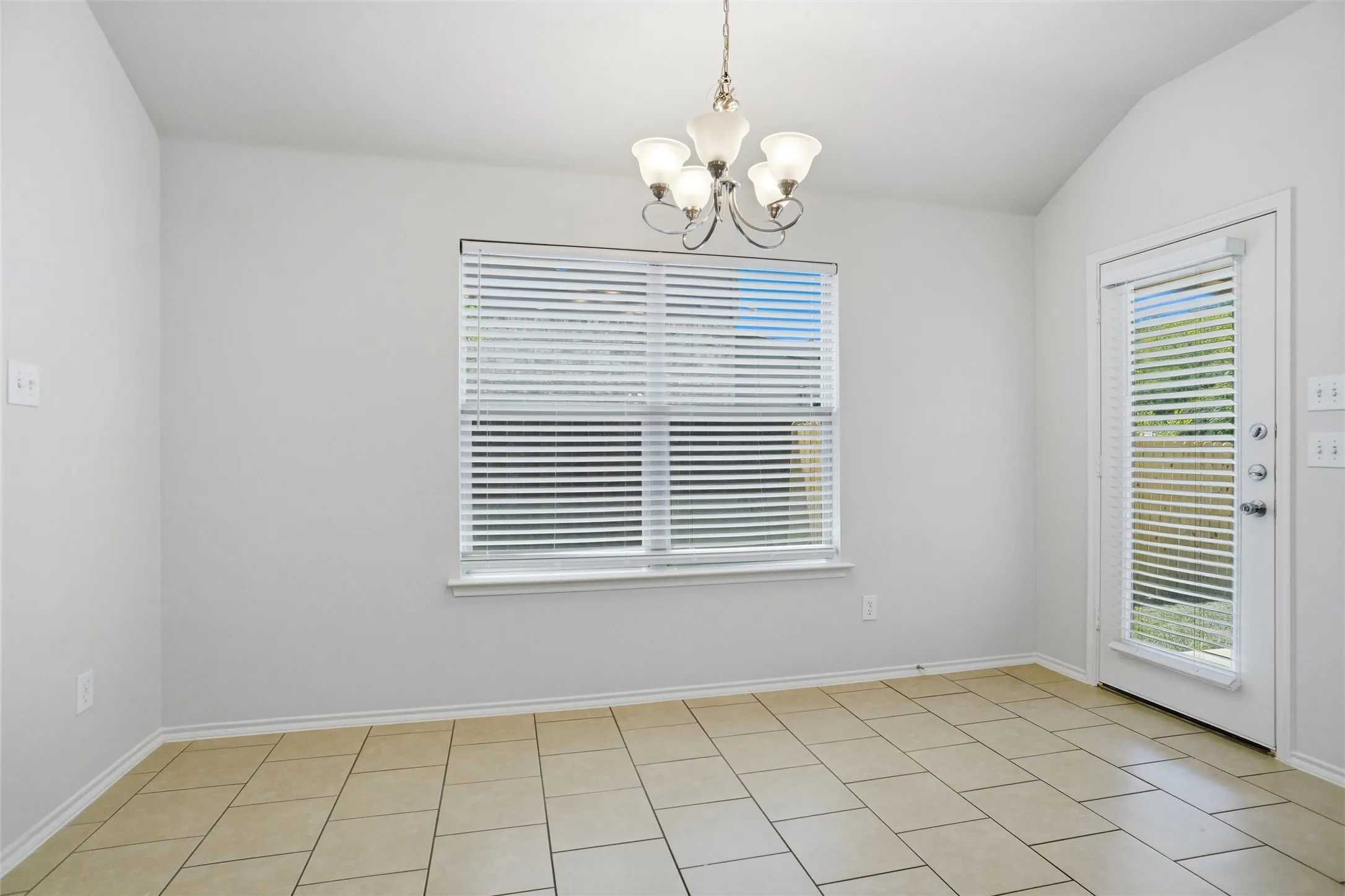 Single Family Residence For Rent in Dallas County , 3015 Briarbrook Drive, Seagoville, Texas 75159, 3 Bedroom, 2 Bathroom, 2 Garage spaces, 1,756 Sqft, built in 2012, mls#21351752, Real Estate Agent in Seagoville, Homes For Rent in Dallas county, Homes For Rent in Seagoville, Realtor in Seagoville Texas, Real Estate Brokerage Independent Realty Texas, Luminita Cordes Realtor