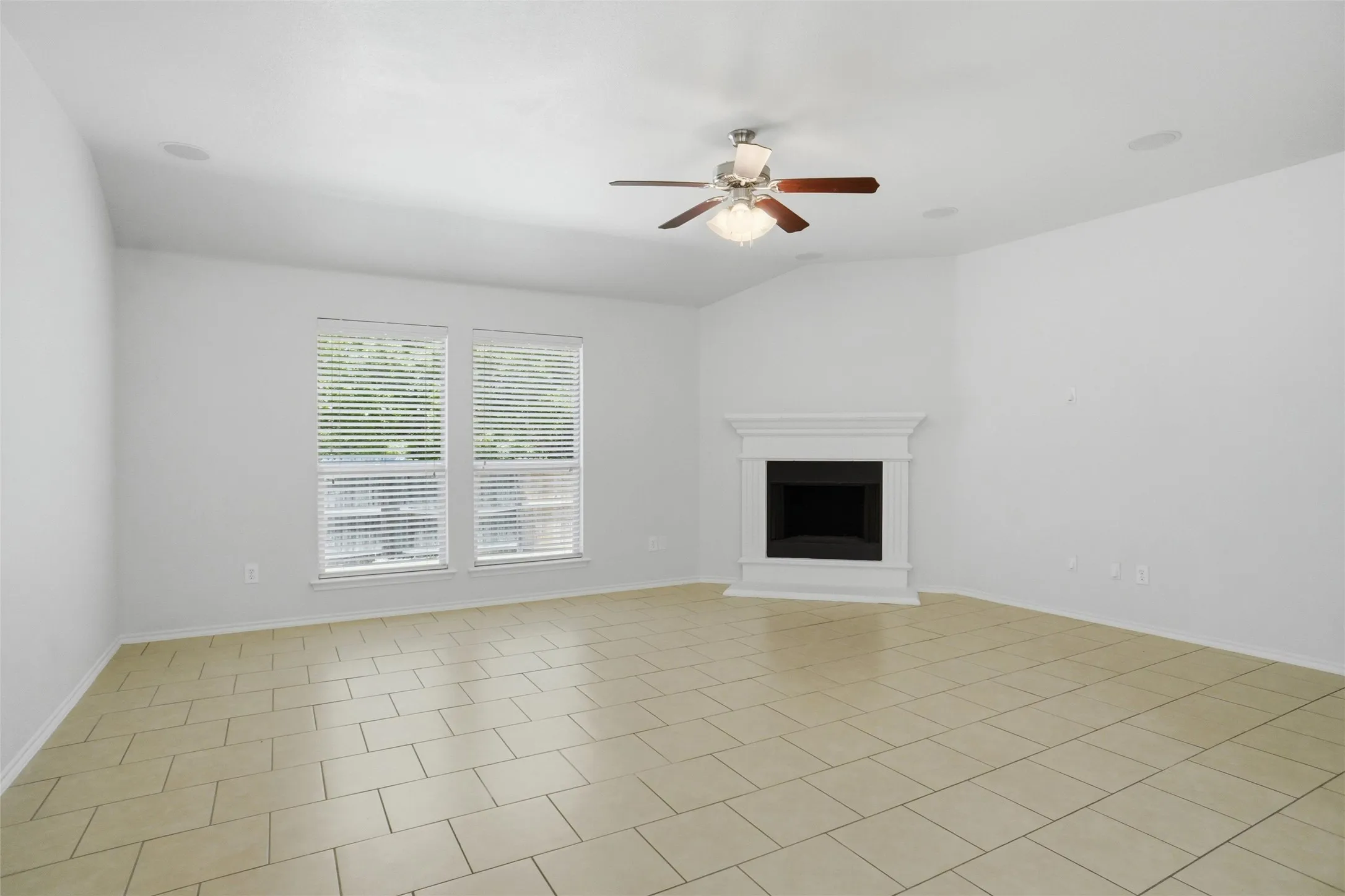 Single Family Residence For Rent in Dallas County , 3015 Briarbrook Drive, Seagoville, Texas 75159, 3 Bedroom, 2 Bathroom, 2 Garage spaces, 1,756 Sqft, built in 2012, mls#21351752, Real Estate Agent in Seagoville, Homes For Rent in Dallas county, Homes For Rent in Seagoville, Realtor in Seagoville Texas, Real Estate Brokerage Independent Realty Texas, Luminita Cordes Realtor