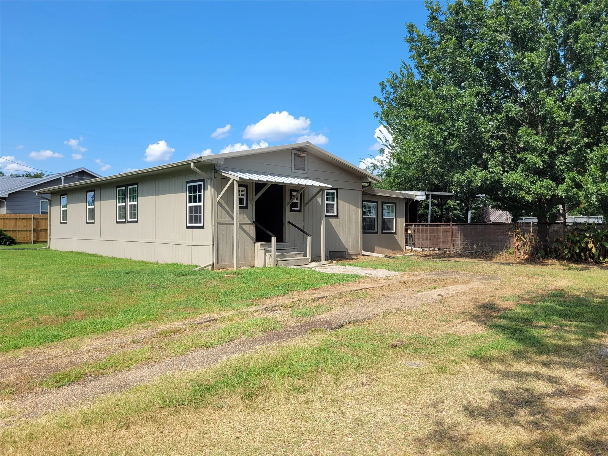 Single Family Residence For Sale in Red River (TX) County , 735 SW 1st, Detroit, Texas 75436, 2 Bedroom, 2 Bathroom, Garage spaces, 1,422 Sqft, built in 1973, mls#21356790, Real Estate Agent in Detroit, Homes For Sale in Red River (TX) county, Homes For Sale in Detroit, Realtor in Detroit Texas, Real Estate Brokerage Independent Realty Texas, Luminita Cordes Realtor