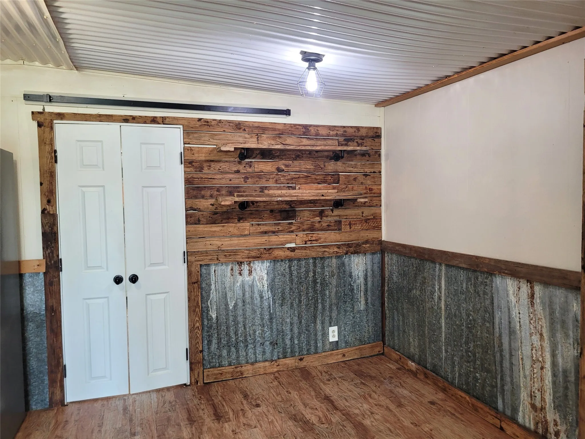 Single Family Residence For Sale in Red River (TX) County , 735 SW 1st, Detroit, Texas 75436, 2 Bedroom, 2 Bathroom, Garage spaces, 1,422 Sqft, built in 1973, mls#21356790, Real Estate Agent in Detroit, Homes For Sale in Red River (TX) county, Homes For Sale in Detroit, Realtor in Detroit Texas, Real Estate Brokerage Independent Realty Texas, Luminita Cordes Realtor