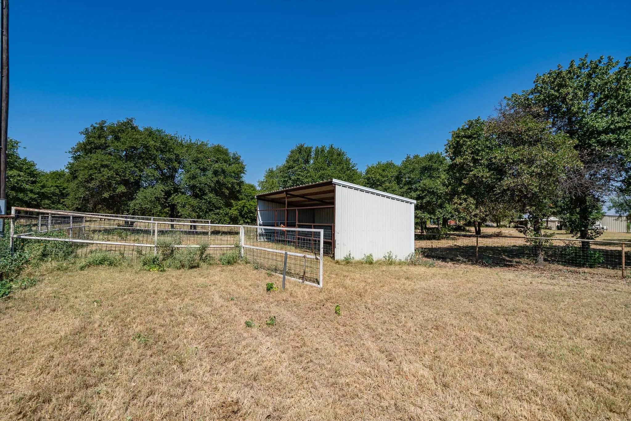 Mobile Home For Sale in Jones County , 9545 Farm Road 1226 S, Hawley, Texas 79525, 3 Bedroom, 2 Bathroom, Garage spaces, 1,680 Sqft, built in 1997, mls#21357074, Real Estate Agent in Hawley, Homes For Sale in Jones county, Homes For Sale in Hawley, Realtor in Hawley Texas, Real Estate Brokerage Independent Realty Texas, Luminita Cordes Realtor