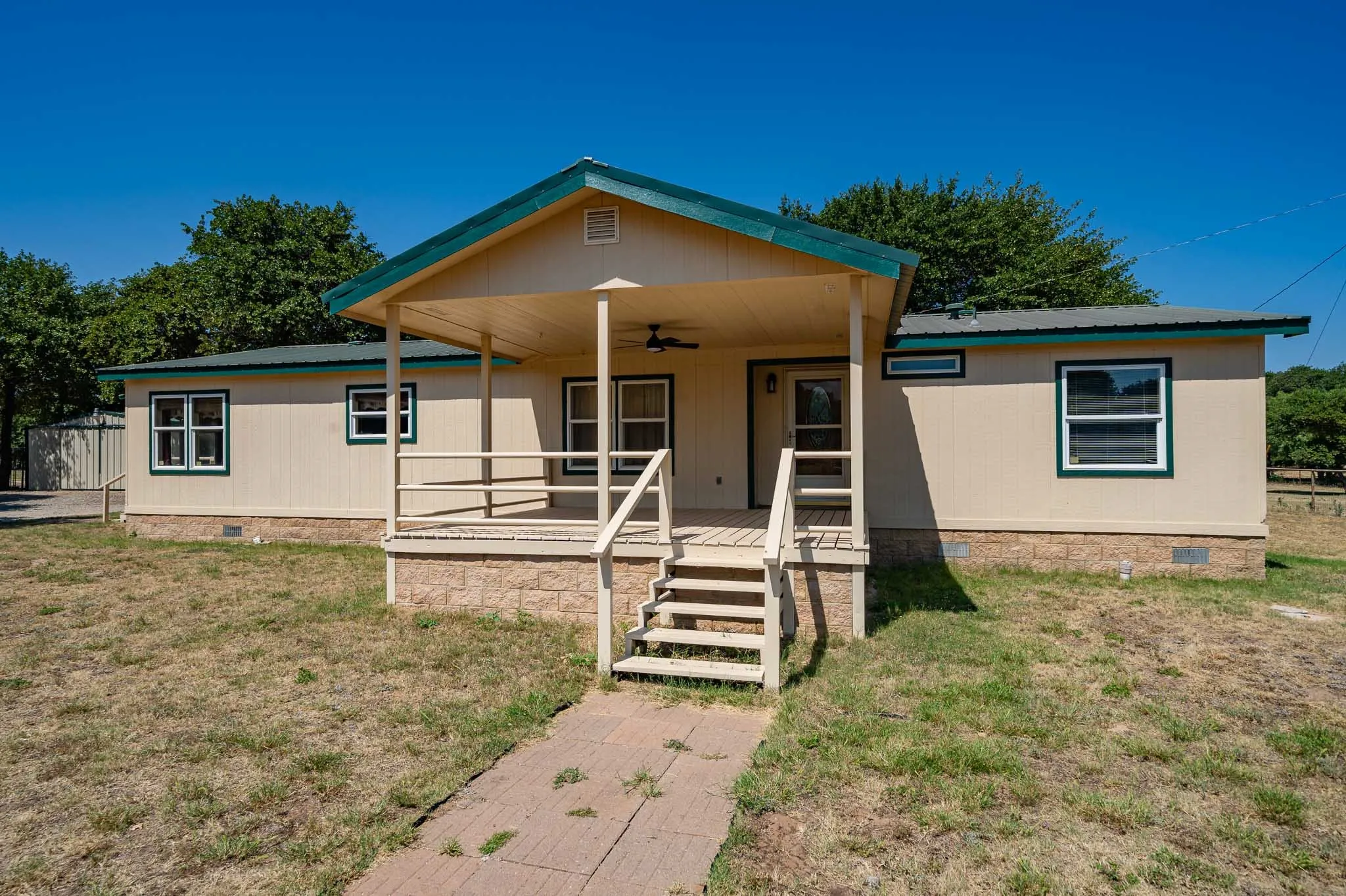 Mobile Home For Sale in Jones County , 9545 Farm Road 1226 S, Hawley, Texas 79525, 3 Bedroom, 2 Bathroom, Garage spaces, 1,680 Sqft, built in 1997, mls#21357074, Real Estate Agent in Hawley, Homes For Sale in Jones county, Homes For Sale in Hawley, Realtor in Hawley Texas, Real Estate Brokerage Independent Realty Texas, Luminita Cordes Realtor
